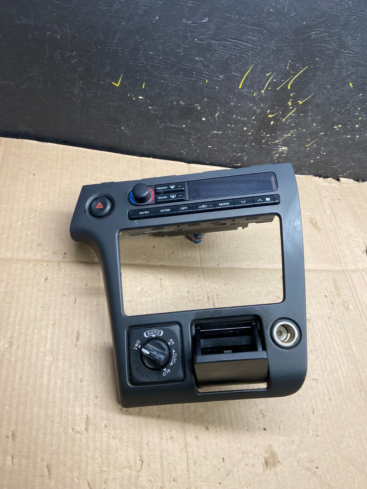 2003-2004 Nissan Pathfinder Radio AC Heat Climate Control Transef Bezel Y2342 DG1