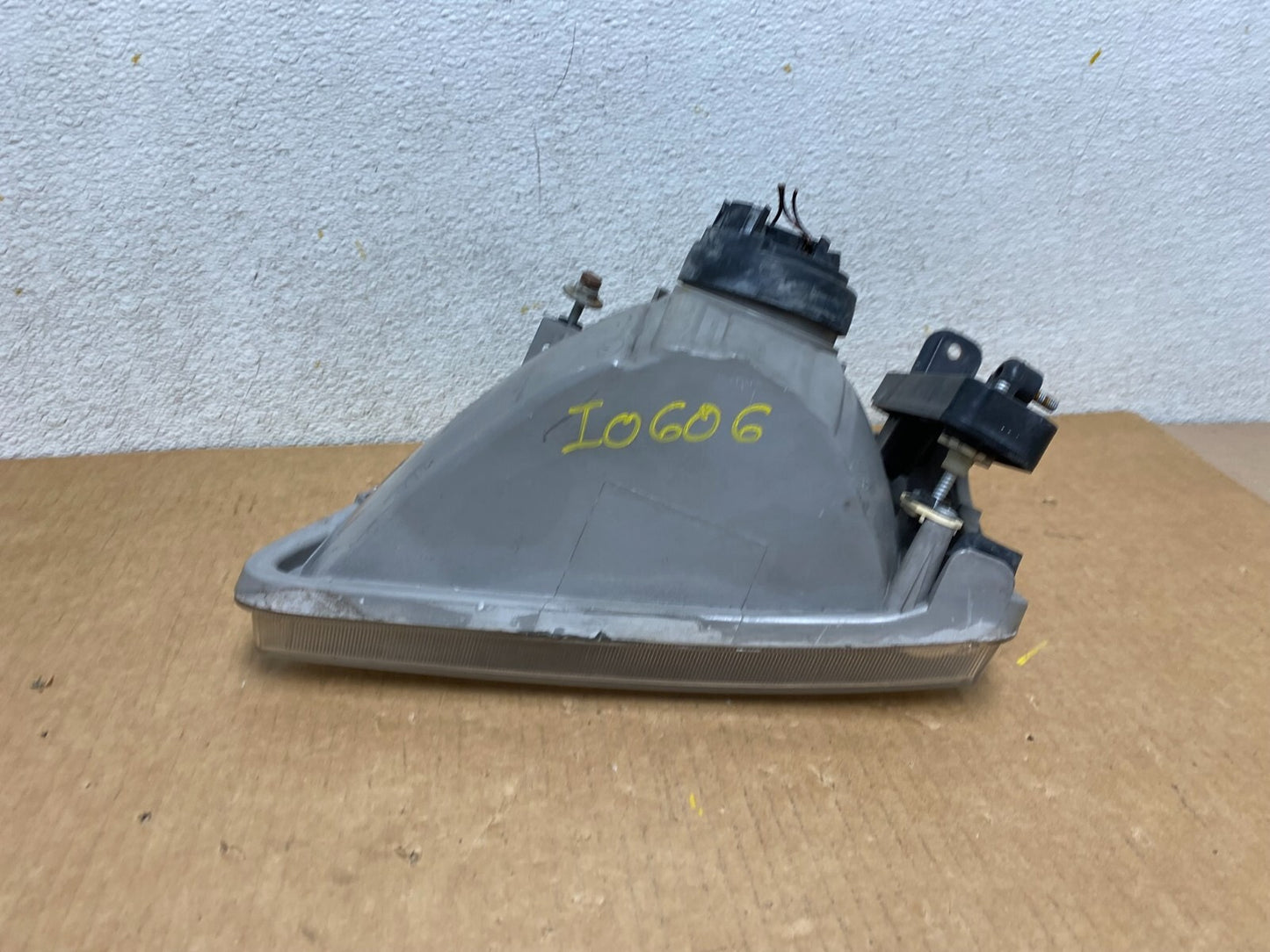 2001 2002 2003 Toyota Sienna Right Passenger Rh Side Headlight Halogen I06068