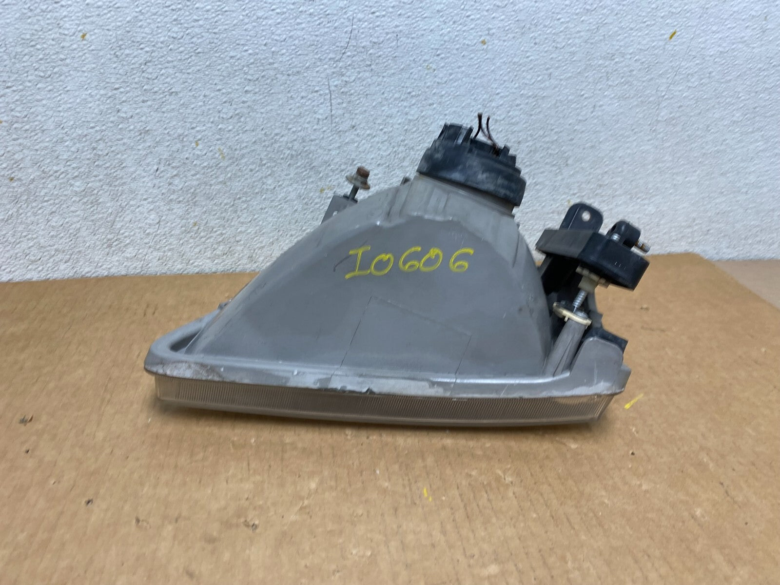 2001 2002 2003 Toyota Sienna Right Passenger Rh Side Headlight Halogen I06068