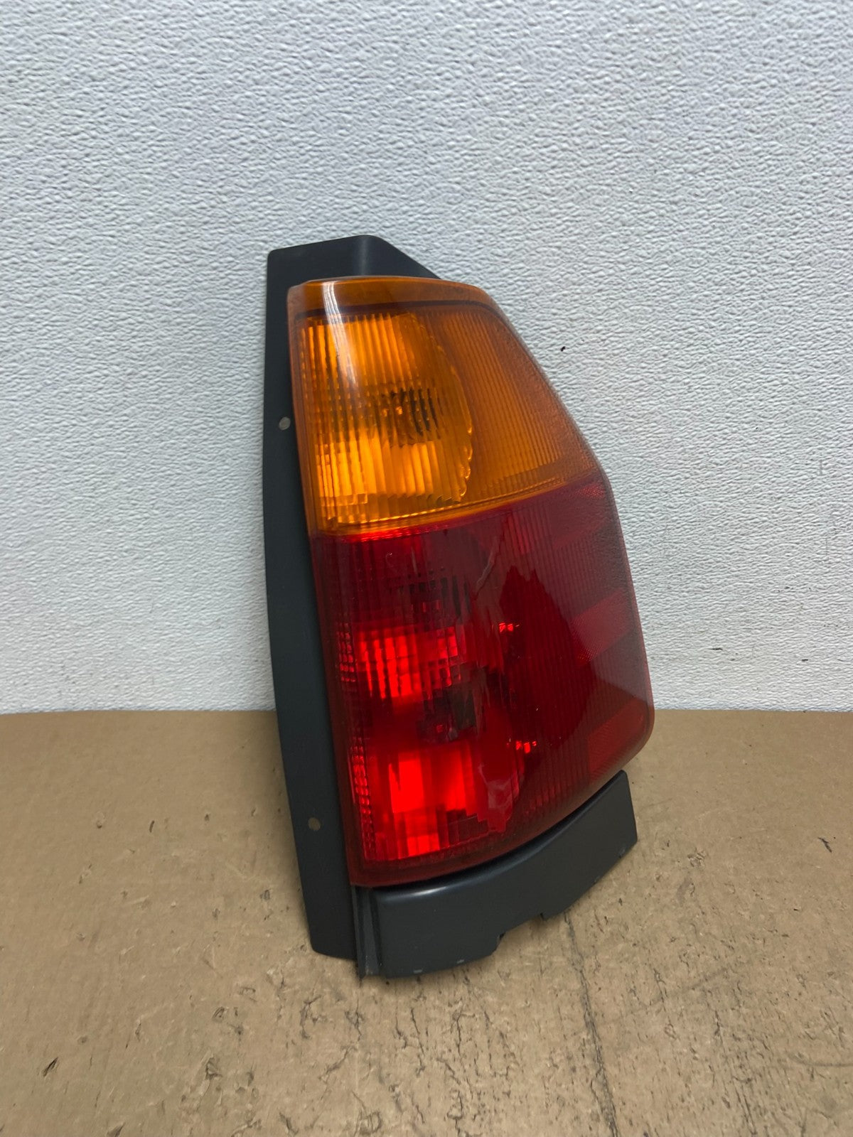 2002-2009 GMC Envoy Right Passenger RH Side Tail Light AD1013 LK2