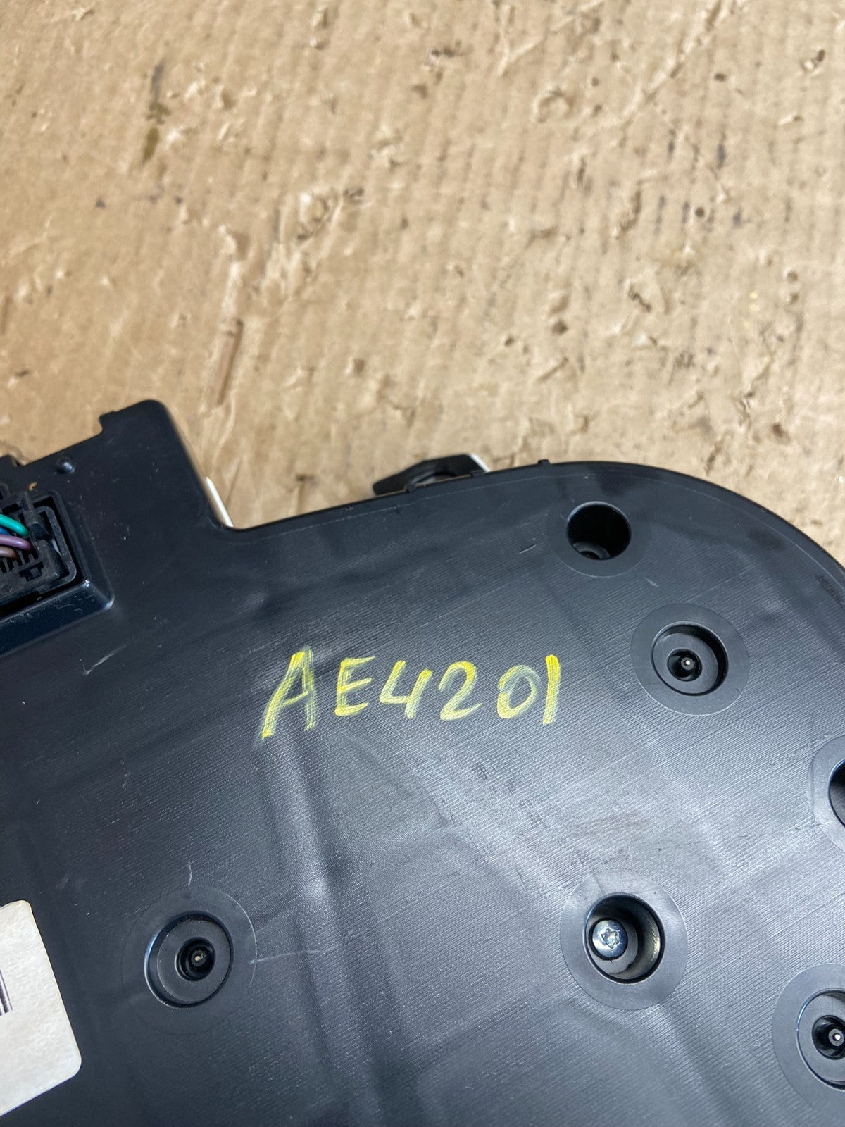 2007 to 2013 Chevrolet Silverado Suburban Cluster Gauge Speedometer AE4201 DG7