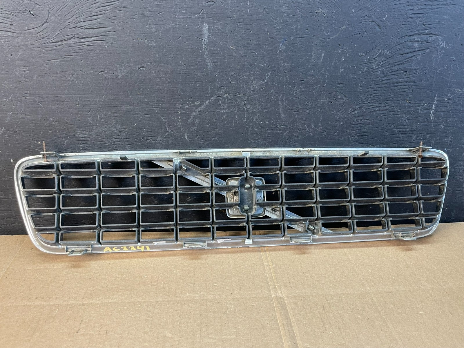 2005 2006 2007 Volvo S40 Front Upper Grille Grill 08620116 OEM AC2241 DG3
