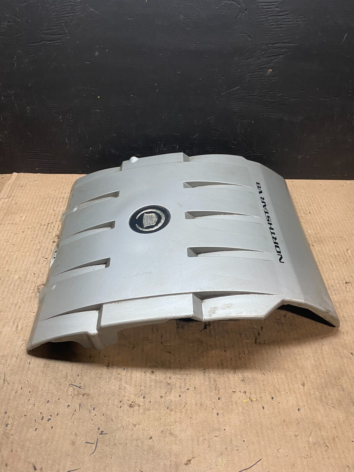 1997 to 2004 Cadillac Deville Seville Northstar Engine Motor Cover E4820 DG13