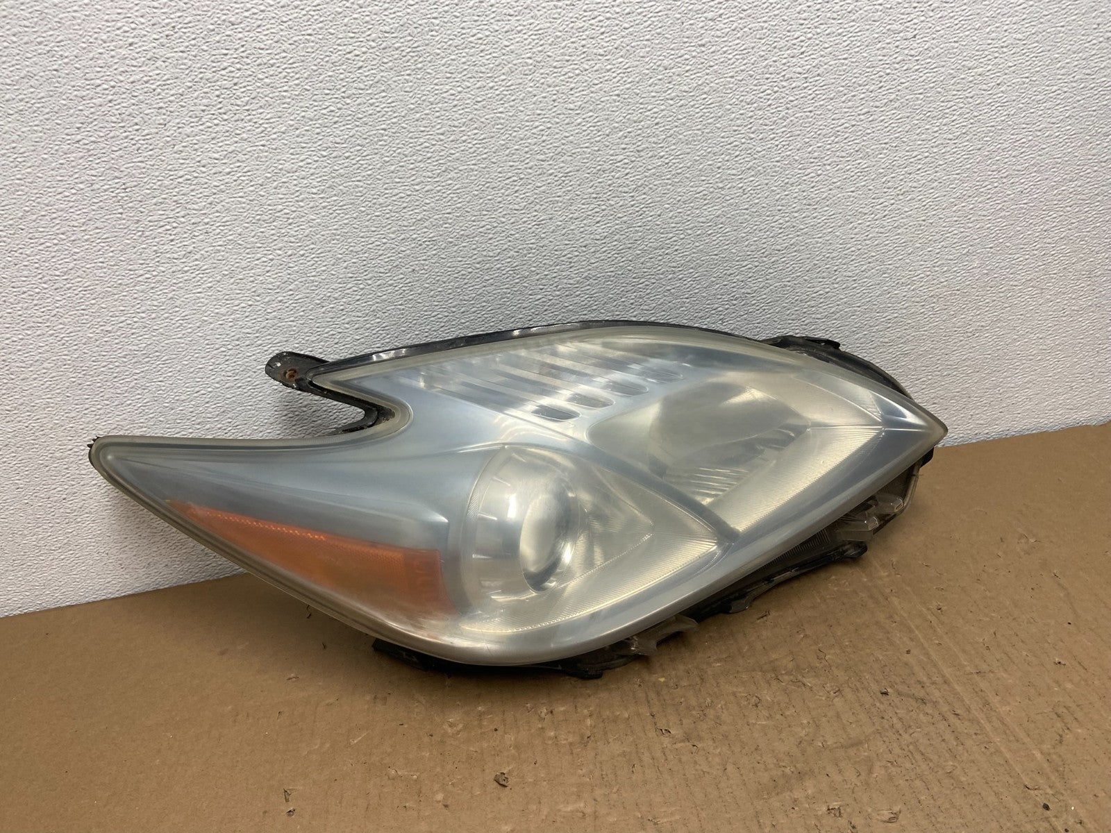 2010 - 2011 Toyota Prius Right Passenger Rh Blue Halogen Headlight AB6638 DW0