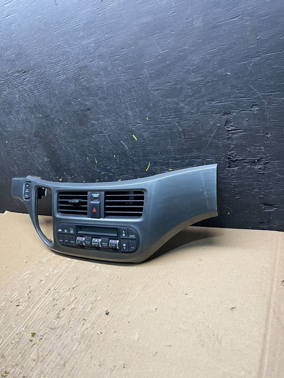 2005 to 2010 Honda Odyssey Radio Climate Control Dash Trim Bezel T1550 DG1