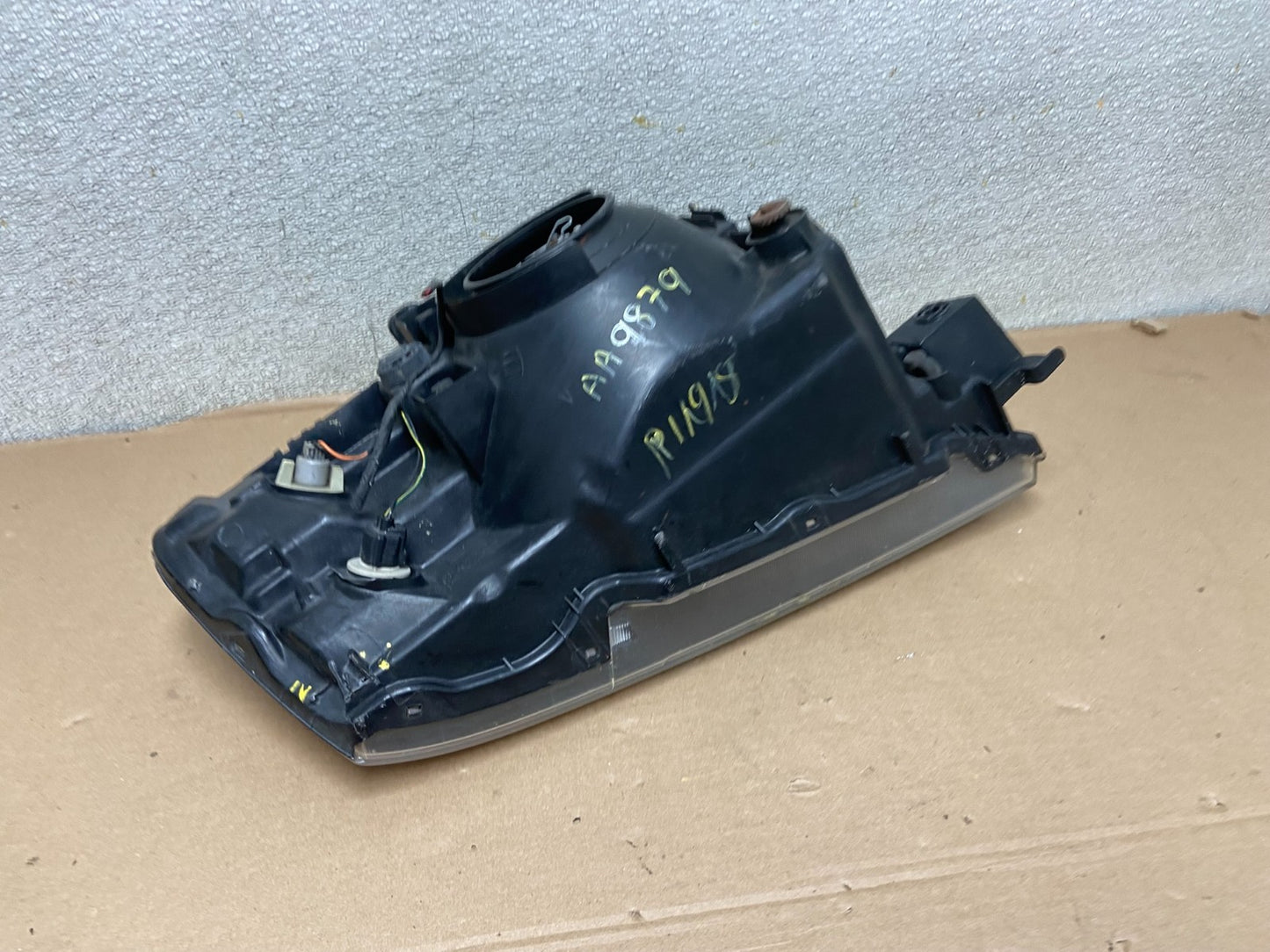 2000 to 2004 Mitsubishi Montero Pajero Left Driver LH  Headlight AA9879 DW8