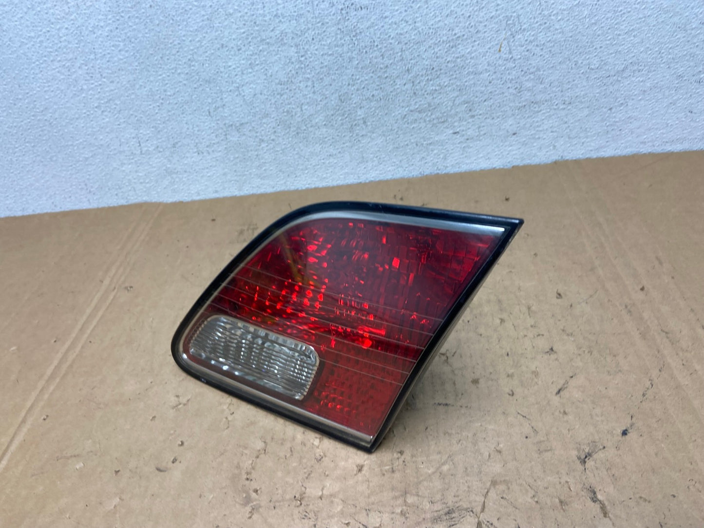 2002 2003 2004 Lexus Es300 Es330 Right Passenger Inner Tail Light AD3030 LK1