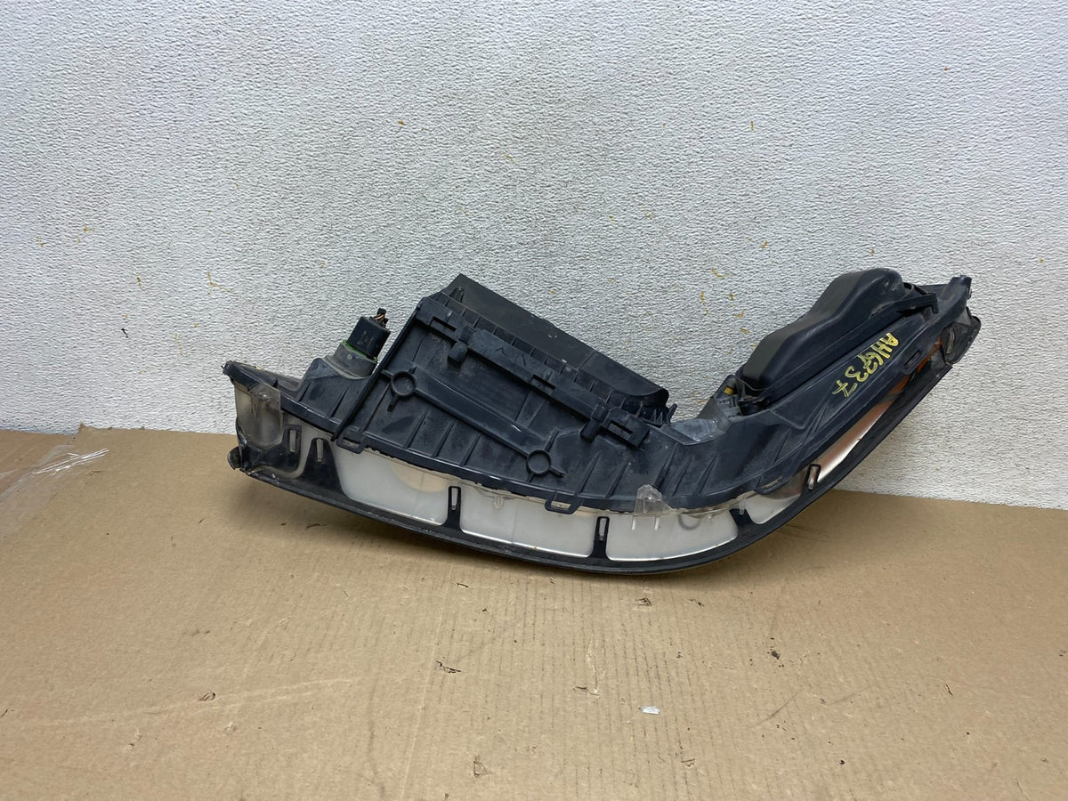 2005 to 2011 Lincoln Town Car Right Passenger Rh Side Headlight AH6737 DW7
