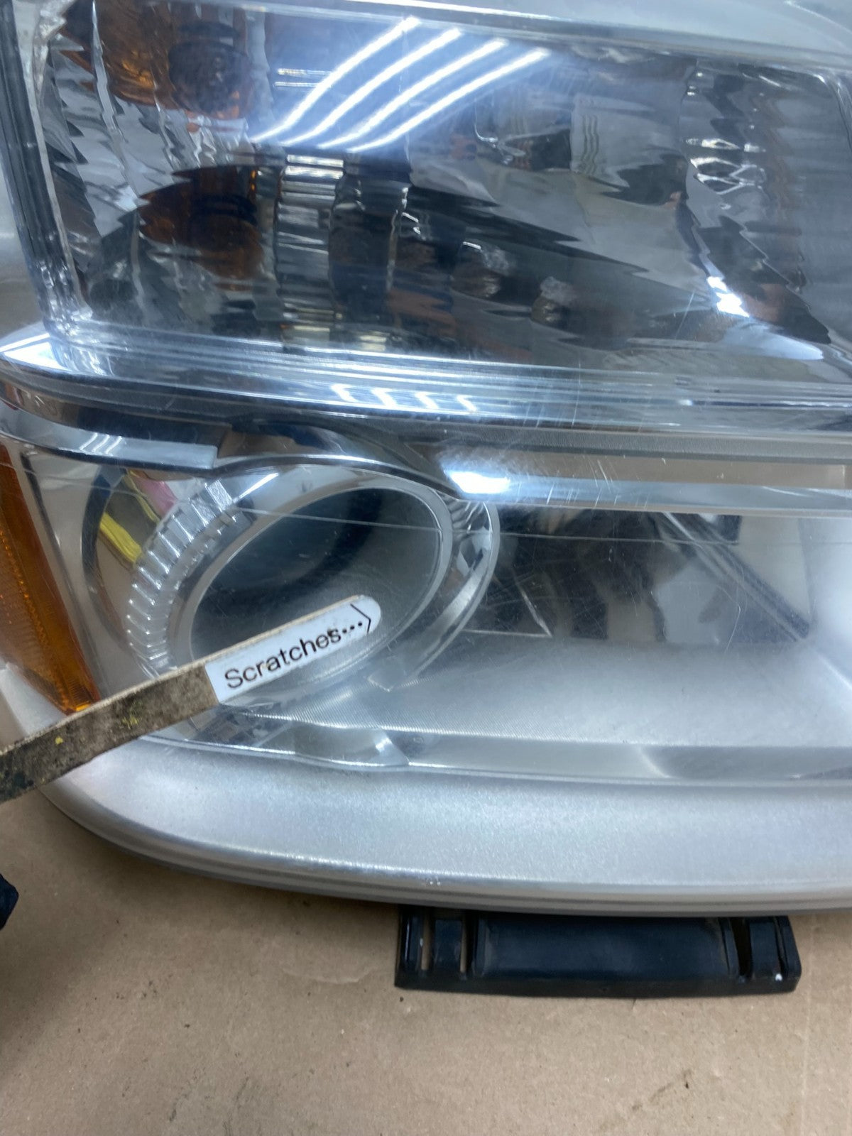 2010 to 2015 GMC Terrain Halogen Passenger Right Rh Side Headlight AE6638 DW3