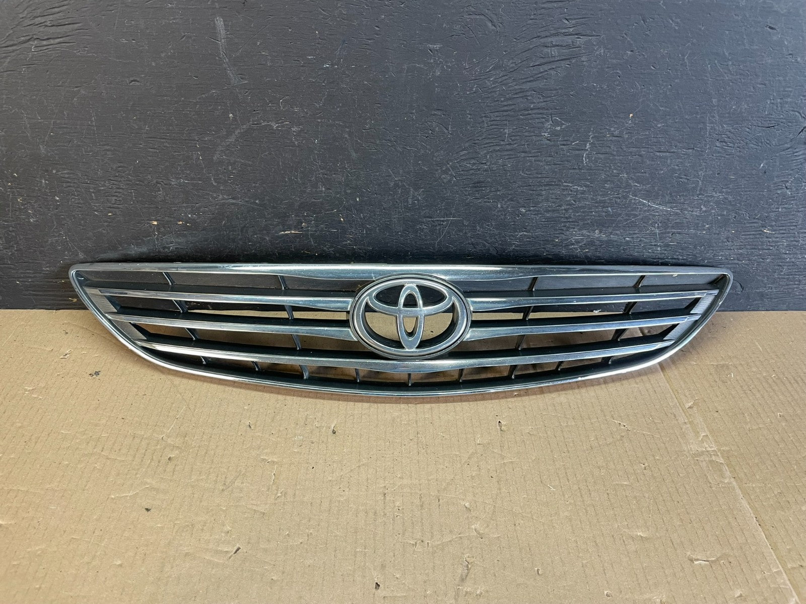 2005 to 2006 Toyota Camry Front Upper Grill Grille AE3645 DG0