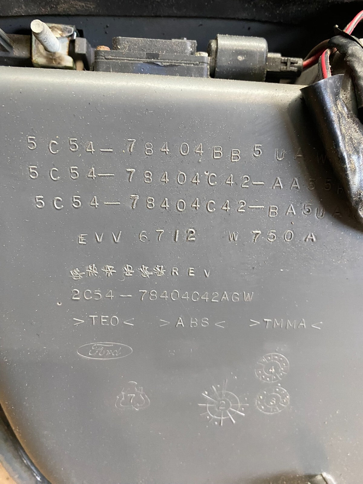 2003 to 2005 Lincoln Aviator Trunk Liftgate License Plate N5679 PS9