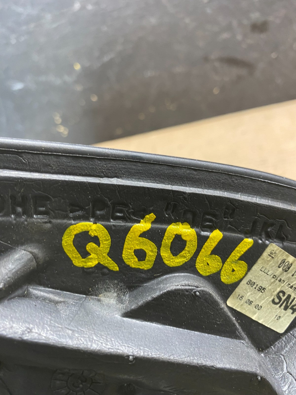 2000 - 2001 Cadillac Catera Left Driver LH Side View Door Mirror Q6066 DG11