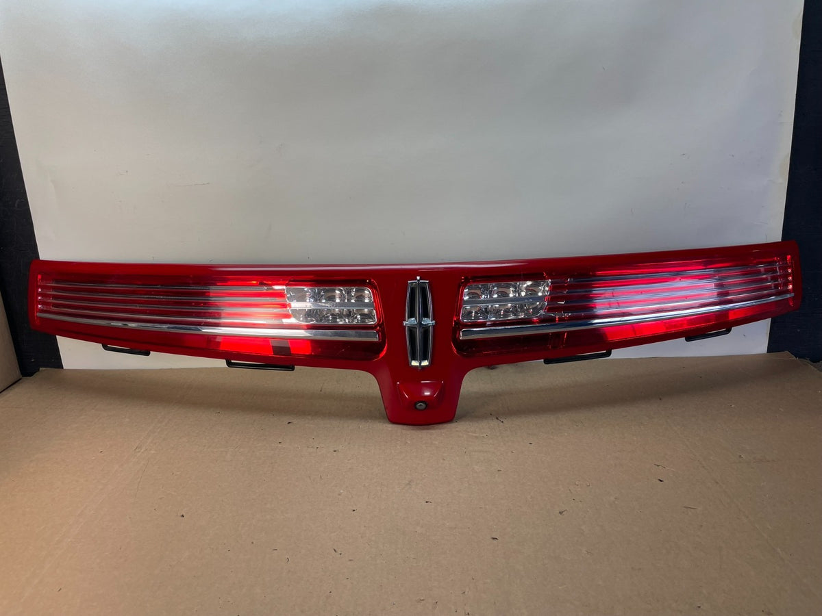 2010 to 2019 Lincoln Mkt Trunk Center Tail Light Panel Camera AH0282 DG0