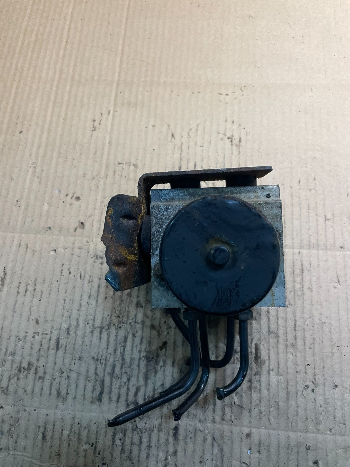 2007 Chevrolet Suburban 2500 GMC Yukon XL ABS Control Module 15912509 X86045