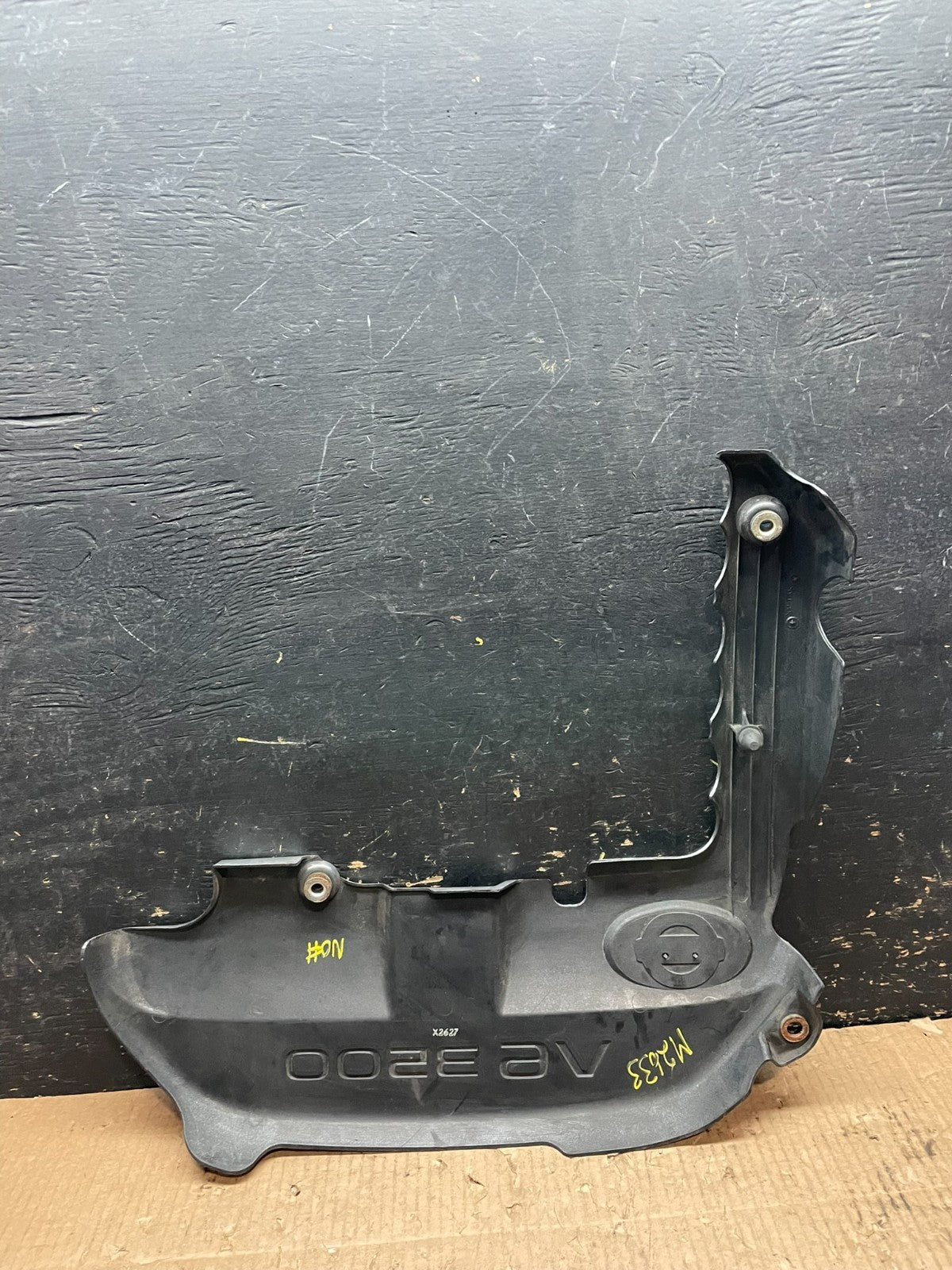 2001 to 2004 Nissan Pathfinder Engine Cover Ornament Y6411 DG5