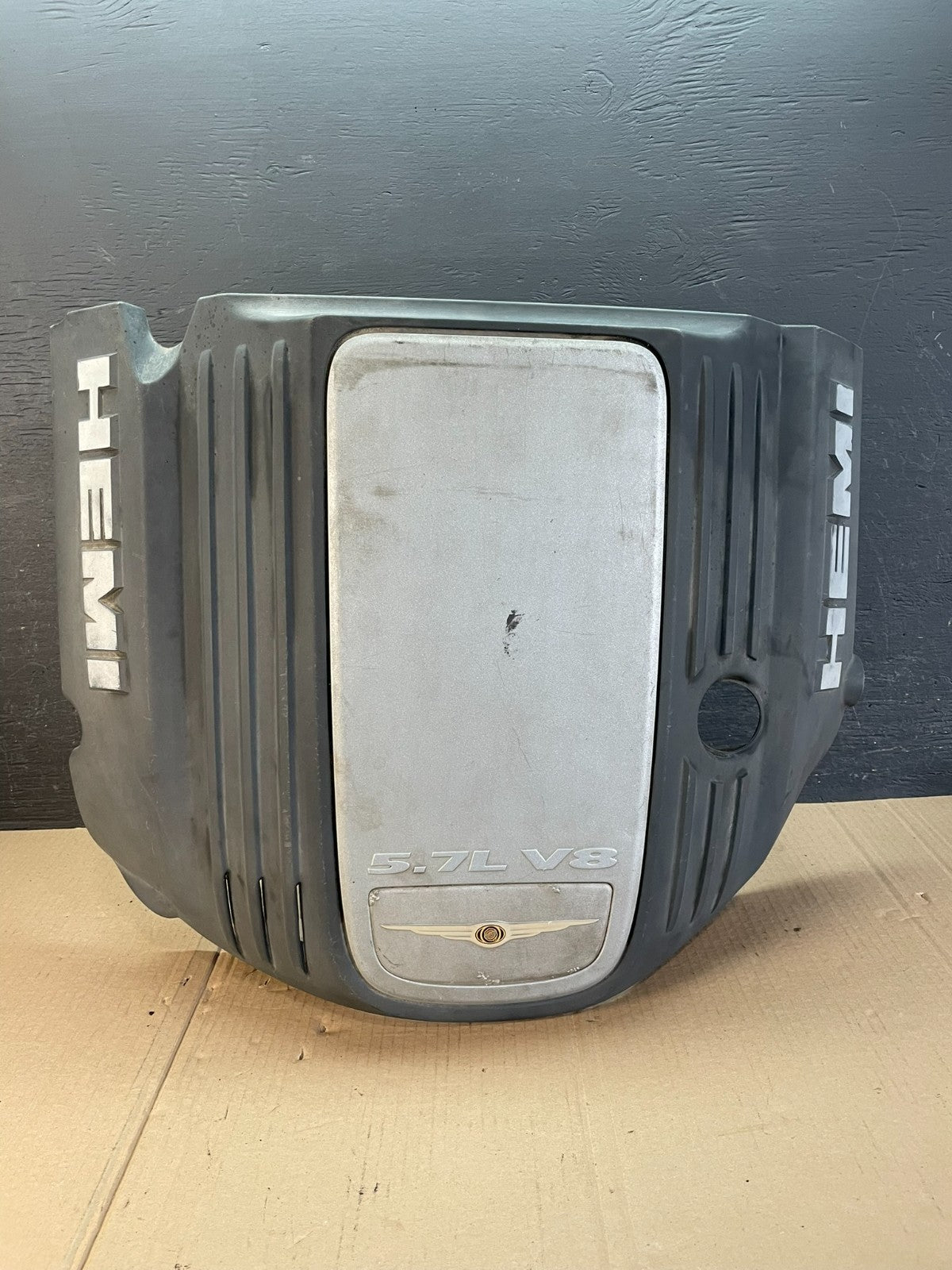 2005 to 2010 Chrysler 300 5.7L V8 Hemi Engine Motor Cover AD8622 DG0