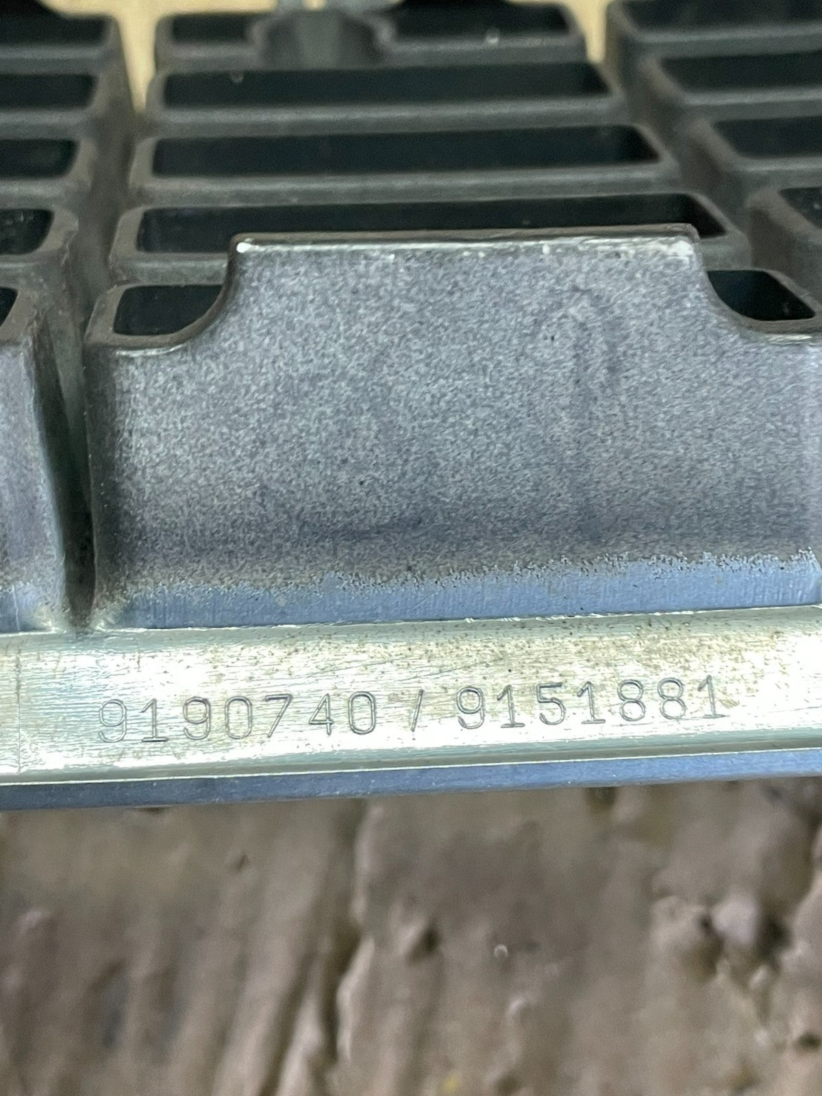 2001 to 2004 Volvo S60 Front Upper Grill Grille Oem Z5682 DG6