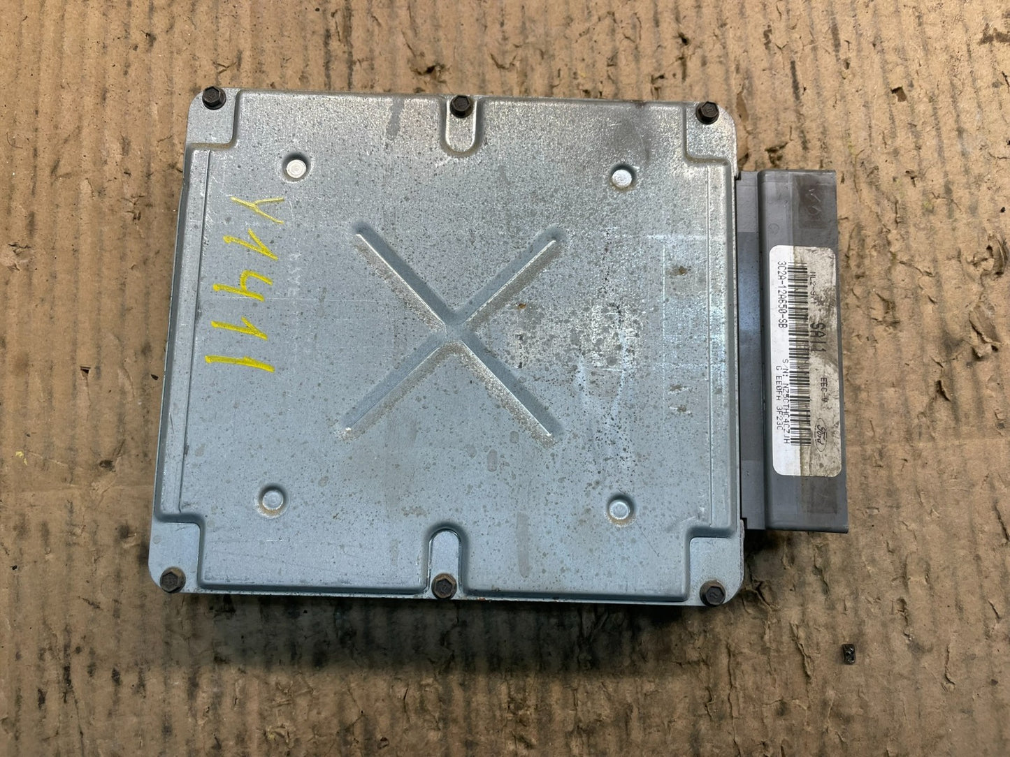 2002 Ford E-Series Van 4.2L Engine Control Module 3c2a-12a650-sb y1411 DG1