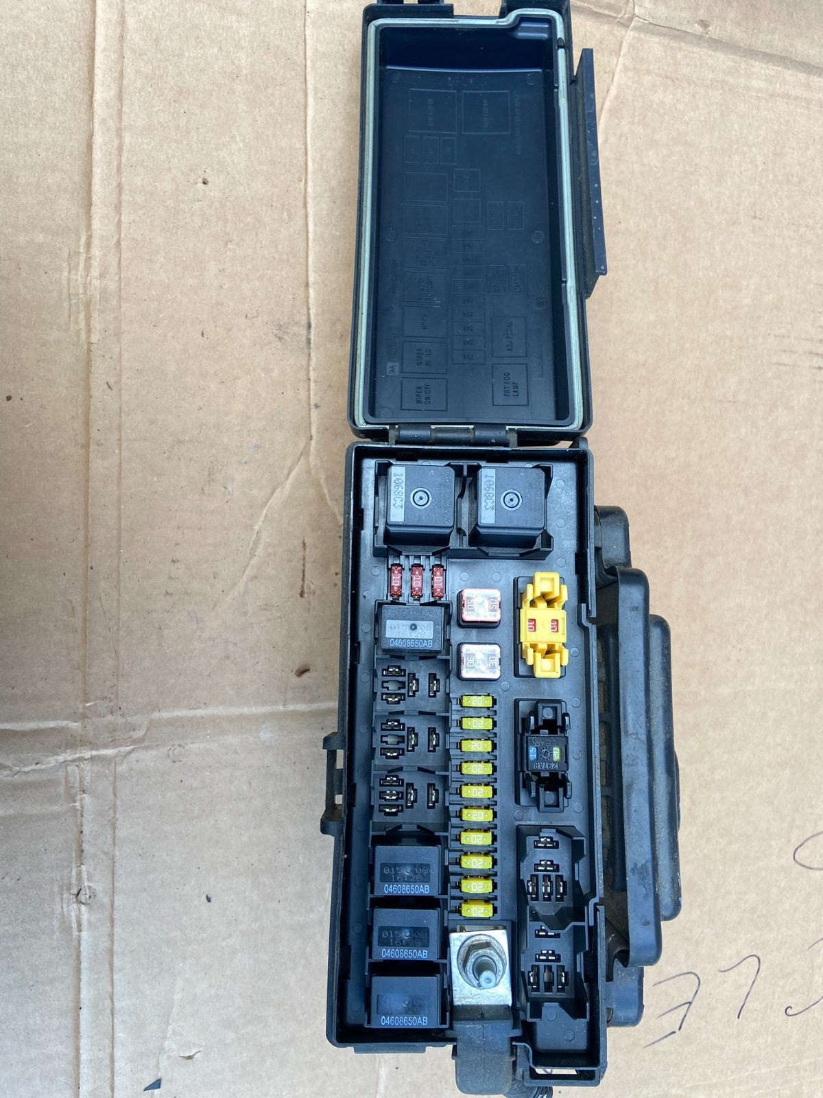 2009 Jeep Grand Cherokee Fuse Box Relay Panel 04692215aa AD5128 DG3