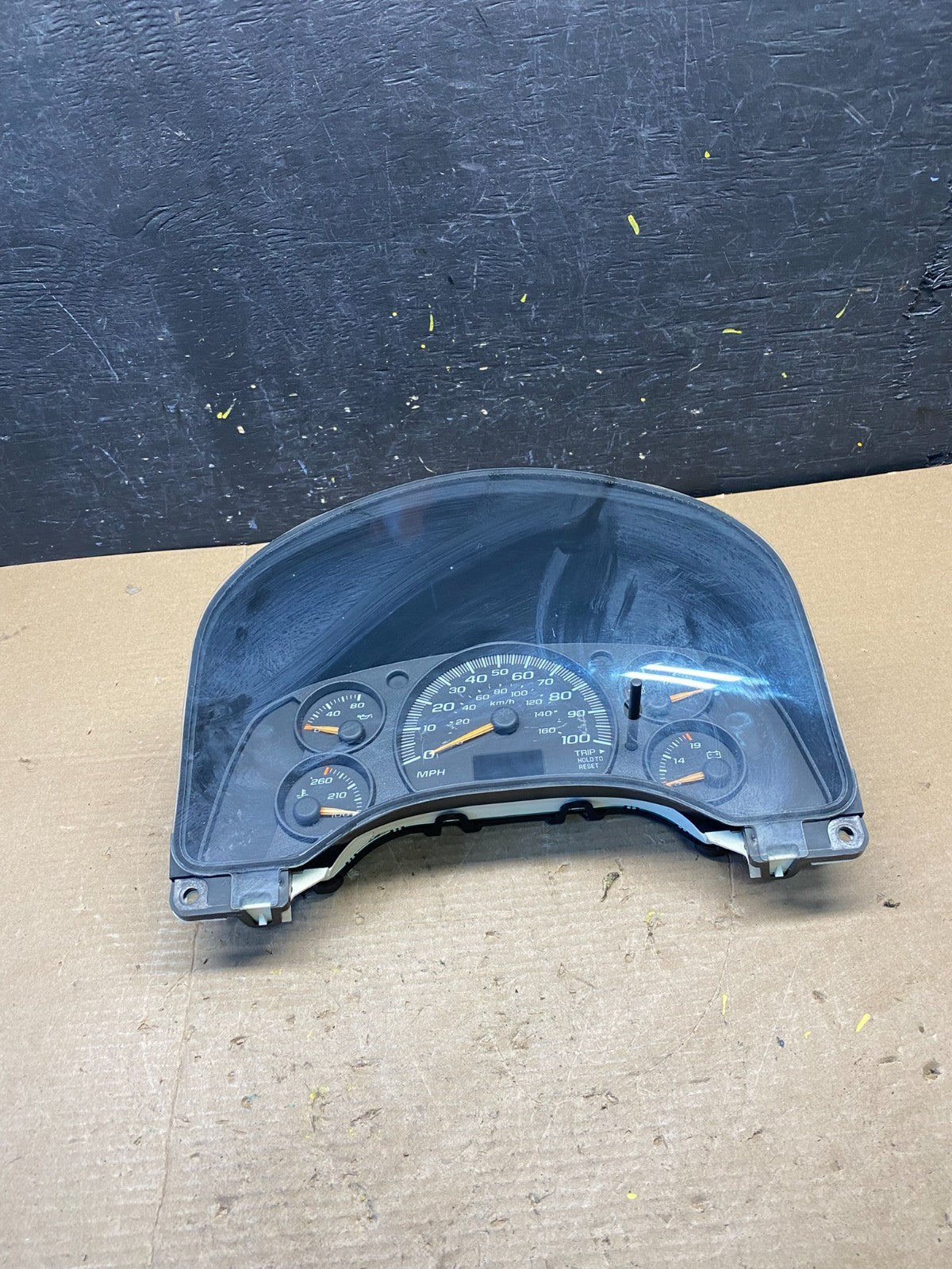 2004 to 2007 Chevrolet Express Speedometer Cluster Gauge OEM Q9699 DG0