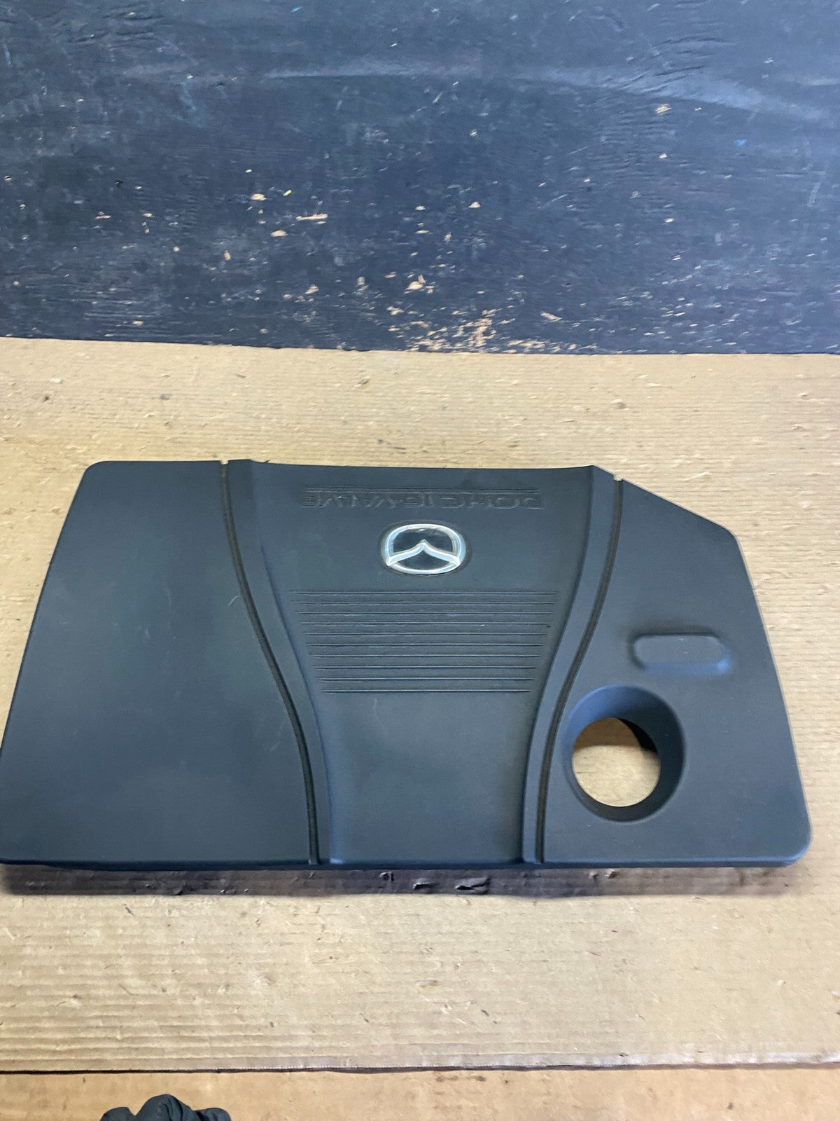 2004 to 2006 Mazda 3 DOHC 16 VALVE Engine Shield Top Cover Oem s3407 DG1