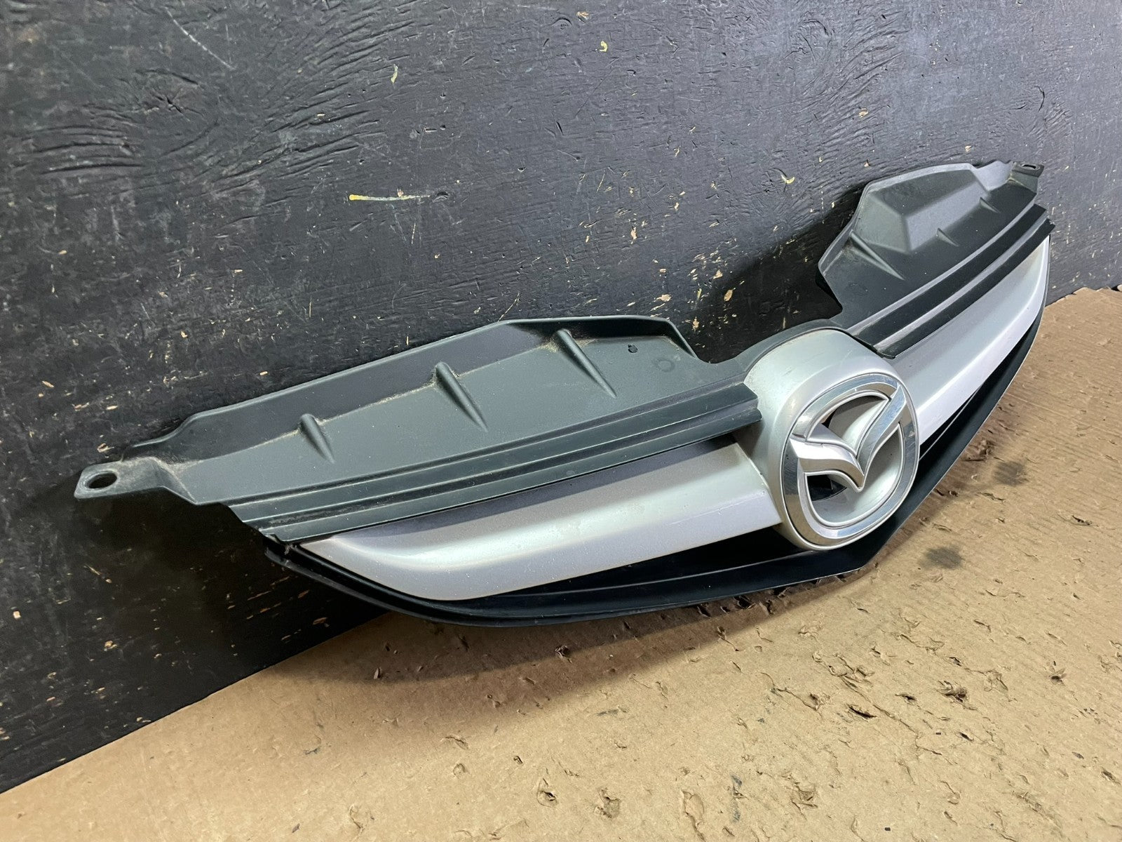 2008 to 2010 Mazda 5 Upper Front Grille Grill OEM Z5612  DG1