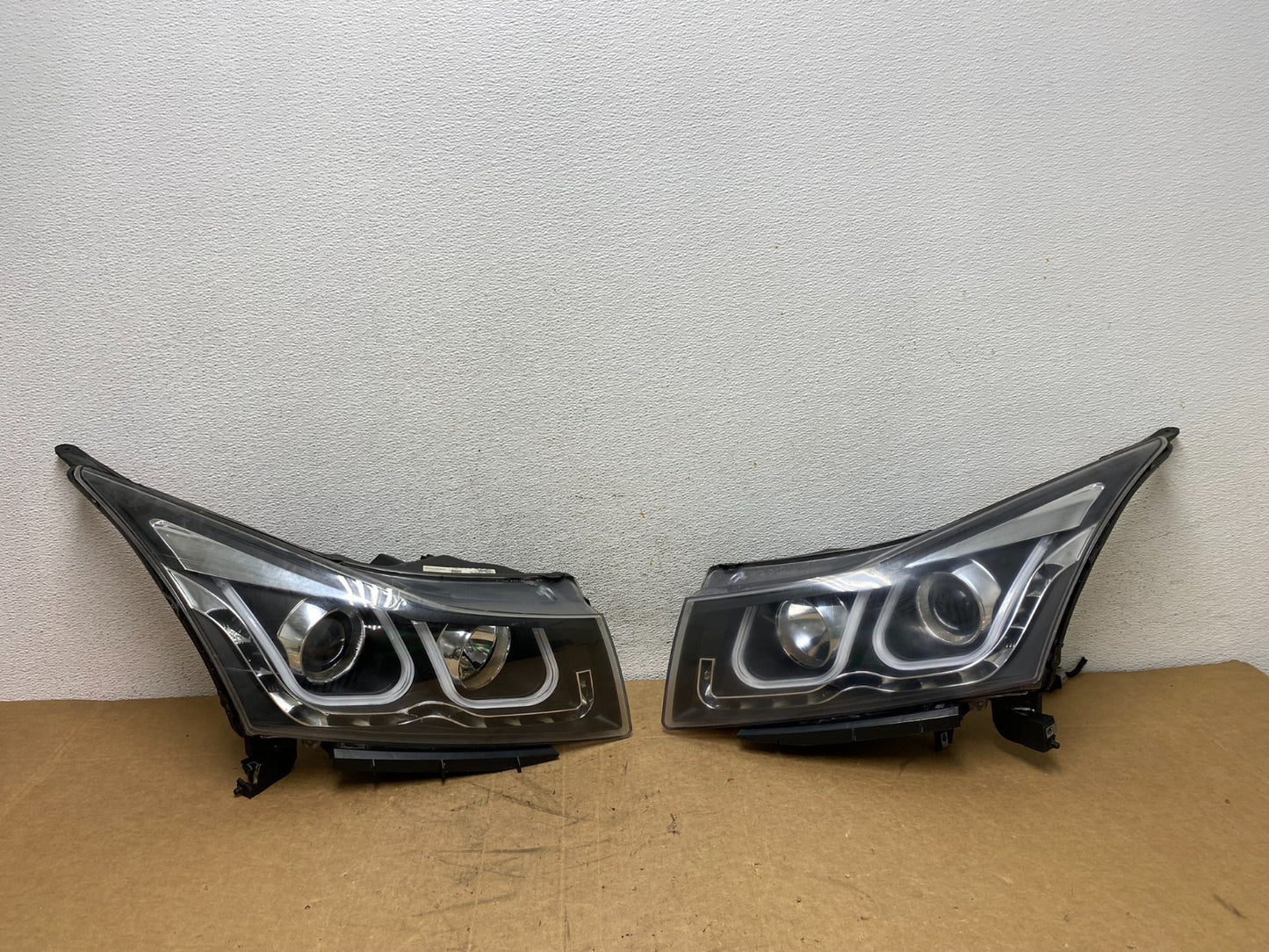 2011 to 2015 Chevrolet Cruze Left+Right Set LED Headlights ad6330 DG0
