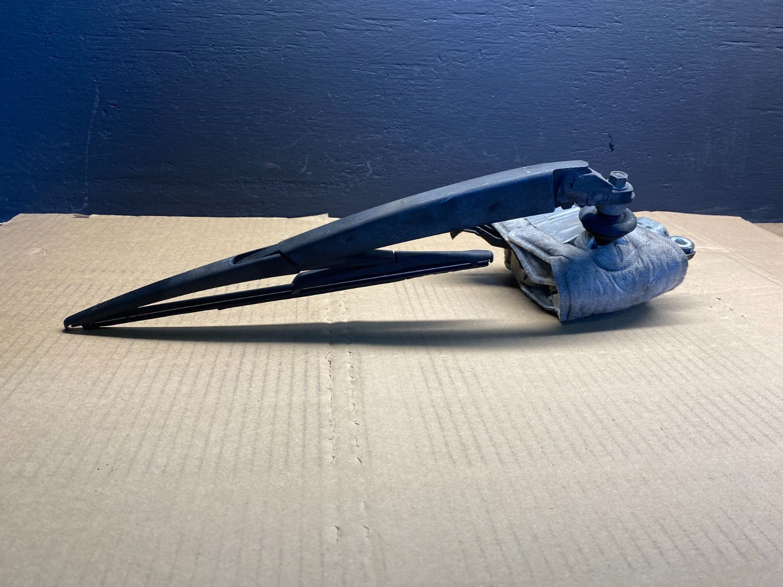 2013-2016 Nissan Pathfinder Back Door Rear Wiper Motor Wiper Blade ab7241 DG3