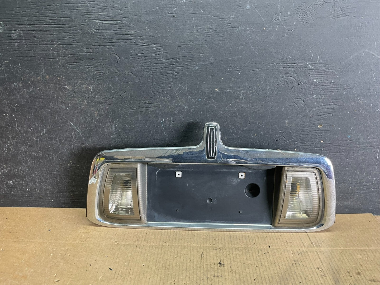 2000- 2002 Lincoln LS Rear Finish Panel Trunk Panel Chrome OEM J4117 DG0