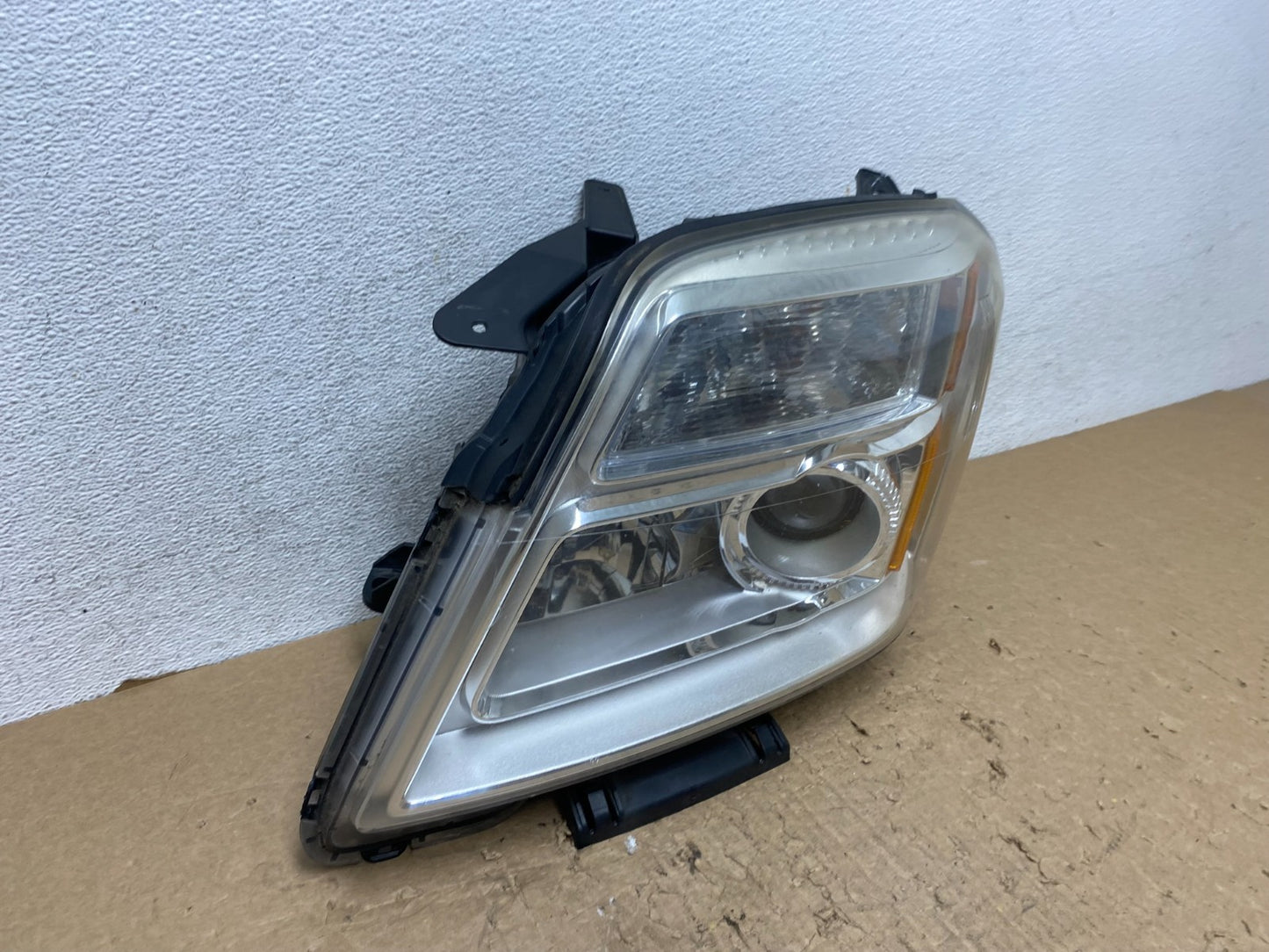 2010 to 2015 GMC Terrain Halogen Left Driver Lh Side Headlight AF8337 DW2