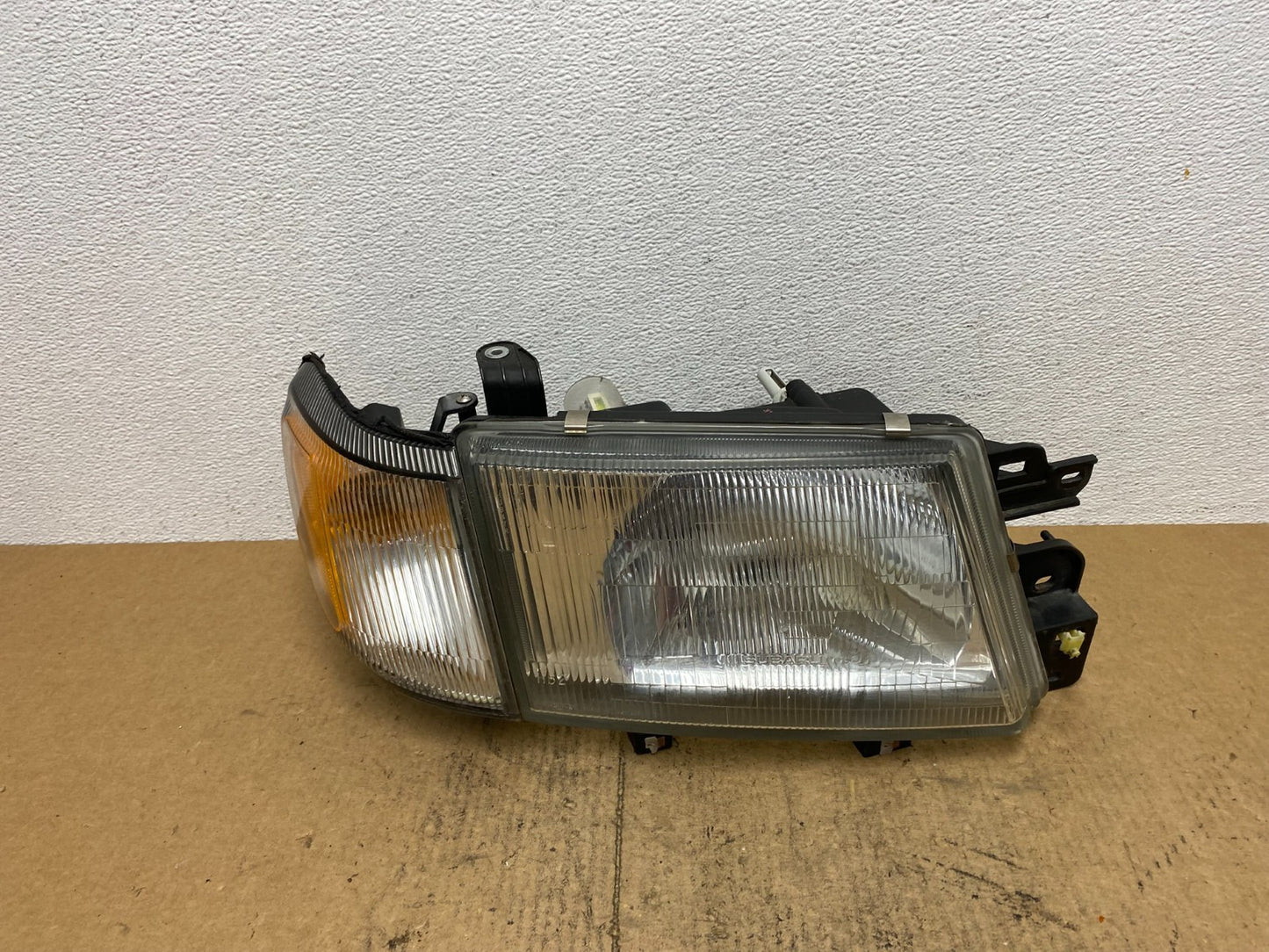 1999 to 2000 Subaru Forester Right Passenger Side Headlight Halogen Oe ac3723 DG0