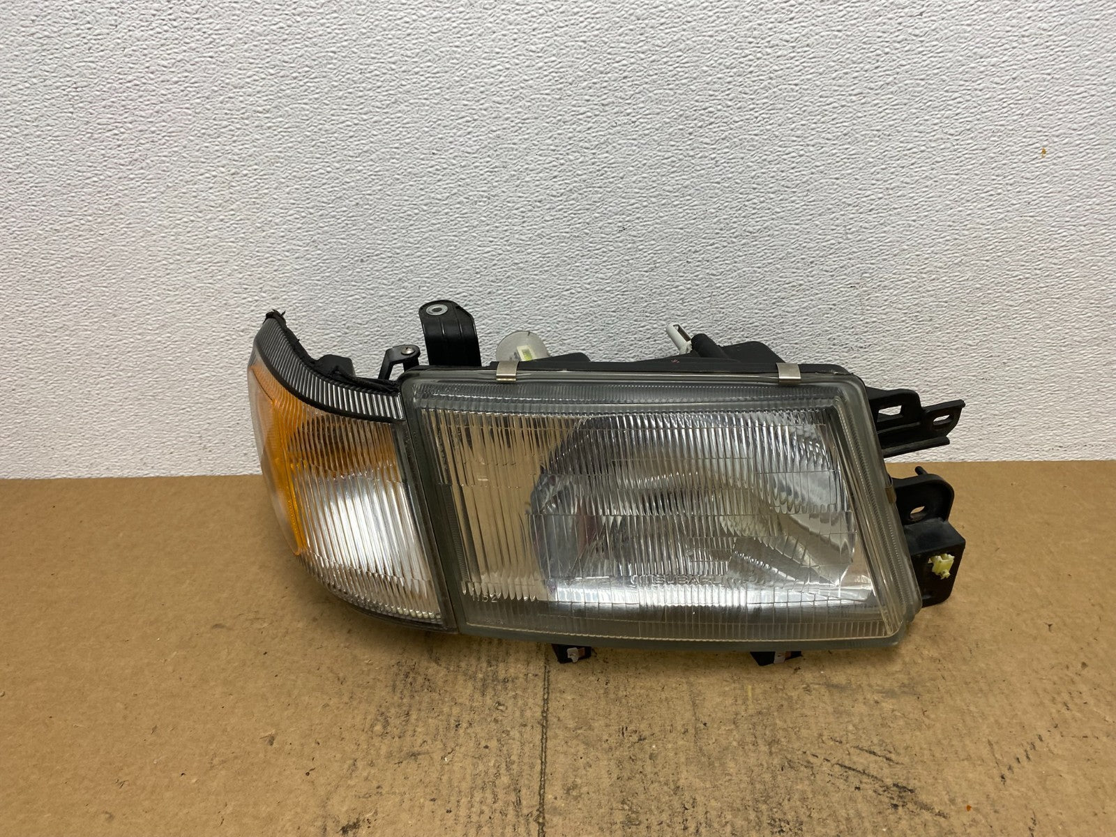 1999 to 2000 Subaru Forester Right Passenger Side Headlight Halogen Oe ac3723 DG0