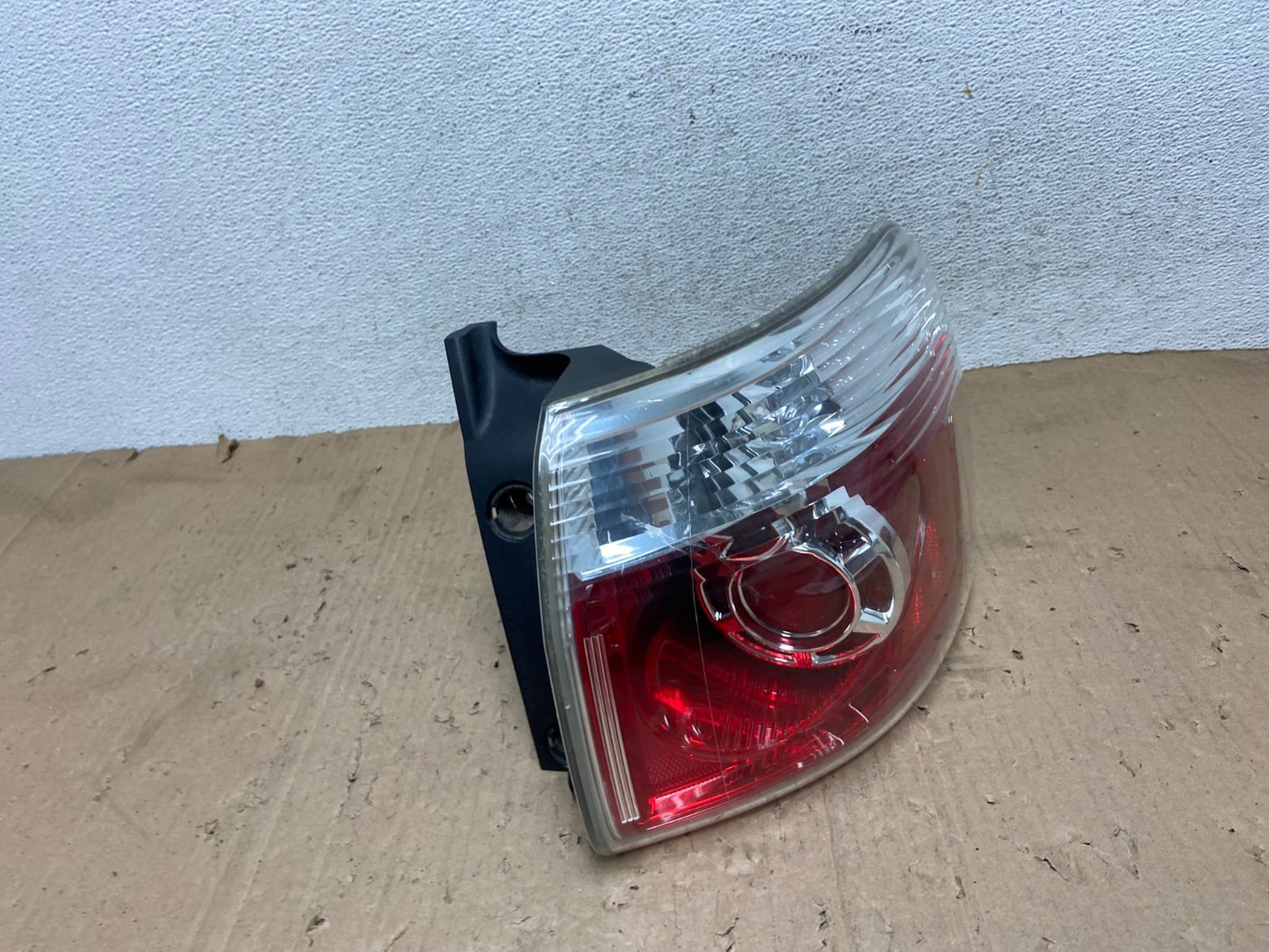 2007 to 2012 GMC Acadia Halogen Tail Light Right Passenger RH Side AE9346 LK2