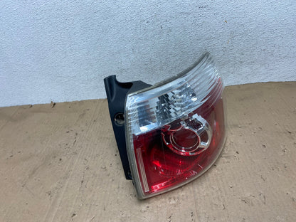 2007 to 2012 GMC Acadia Halogen Tail Light Right Passenger RH Side AE9346 LK2