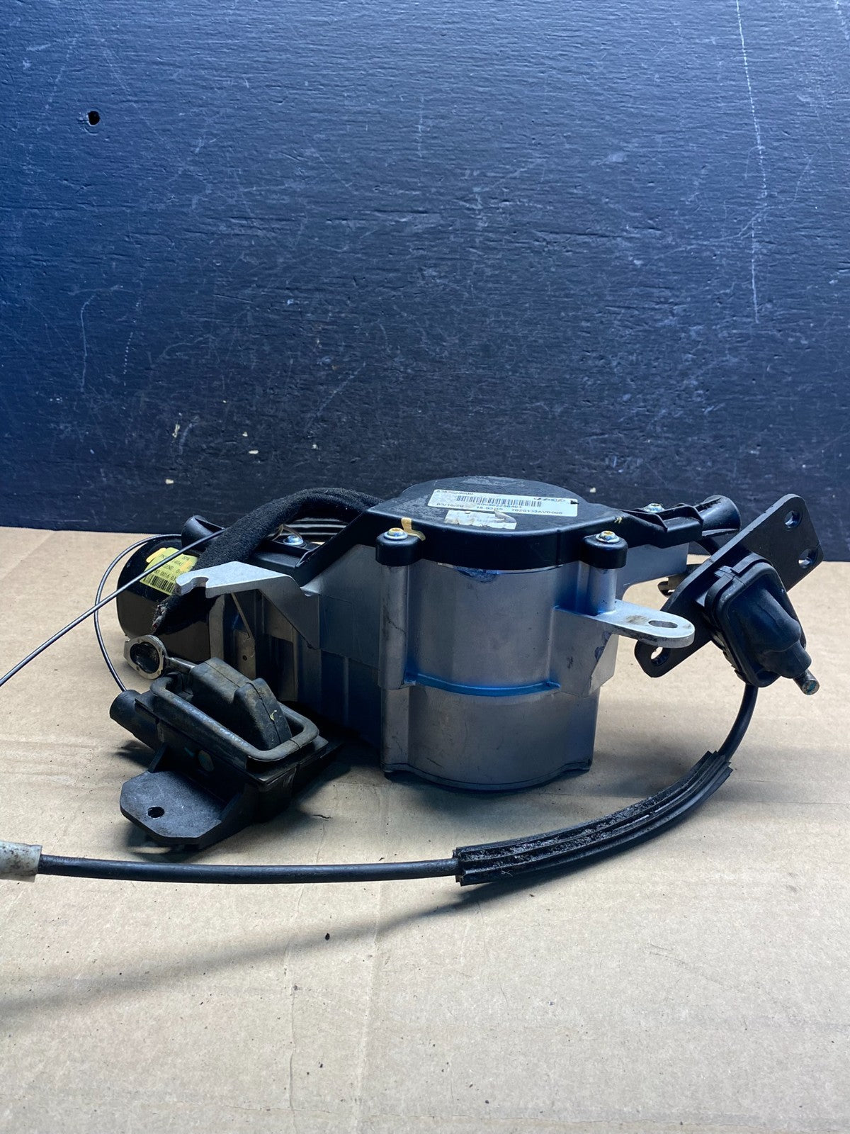 2015-2021 Kia Sedona Entourage Rear Glass Windshield Wiper Motor AE8232 DG1