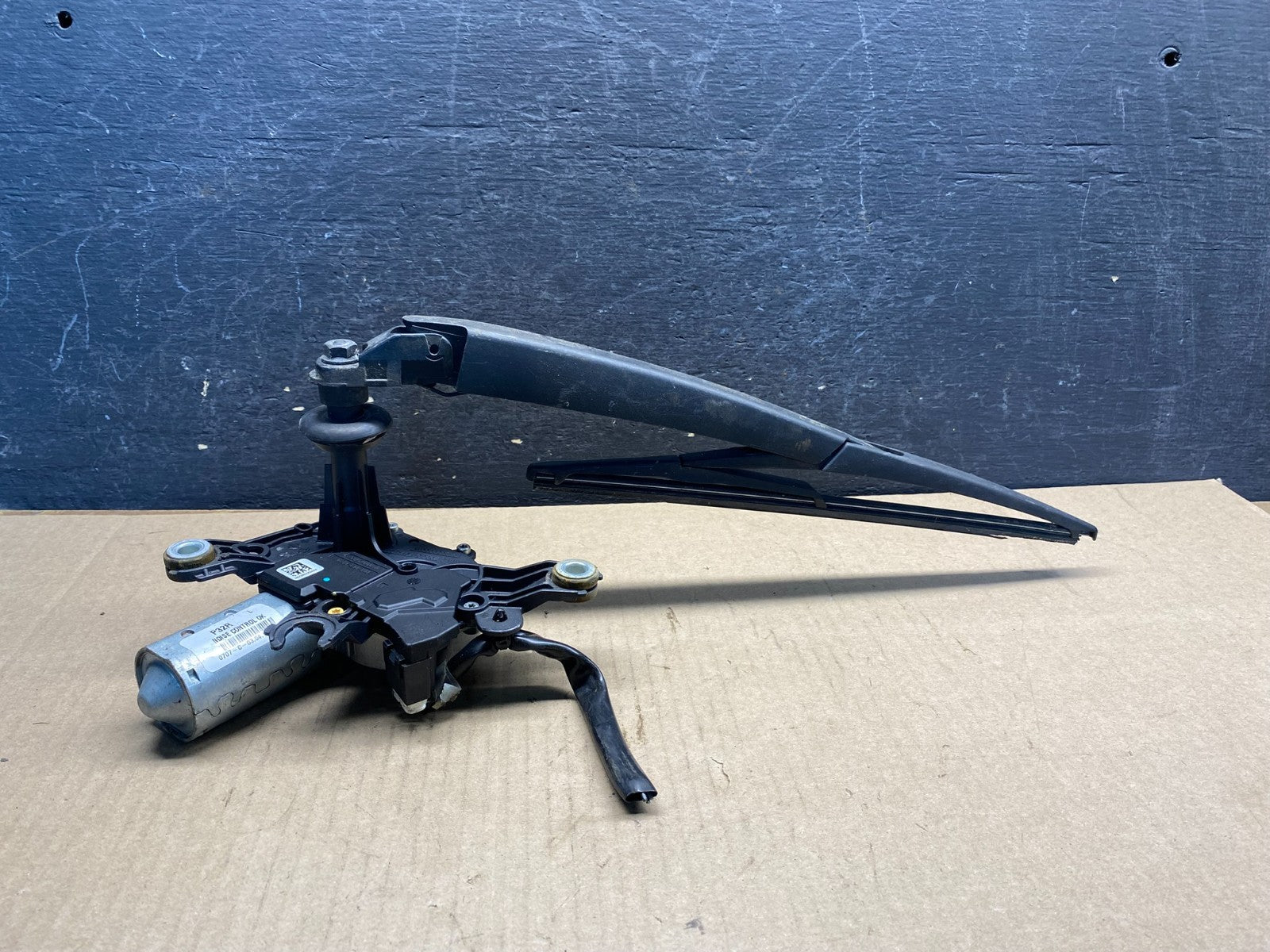 2014 to 2020 Nissan Rogue Rear Windshield Wiper Motor ag9656 DG1