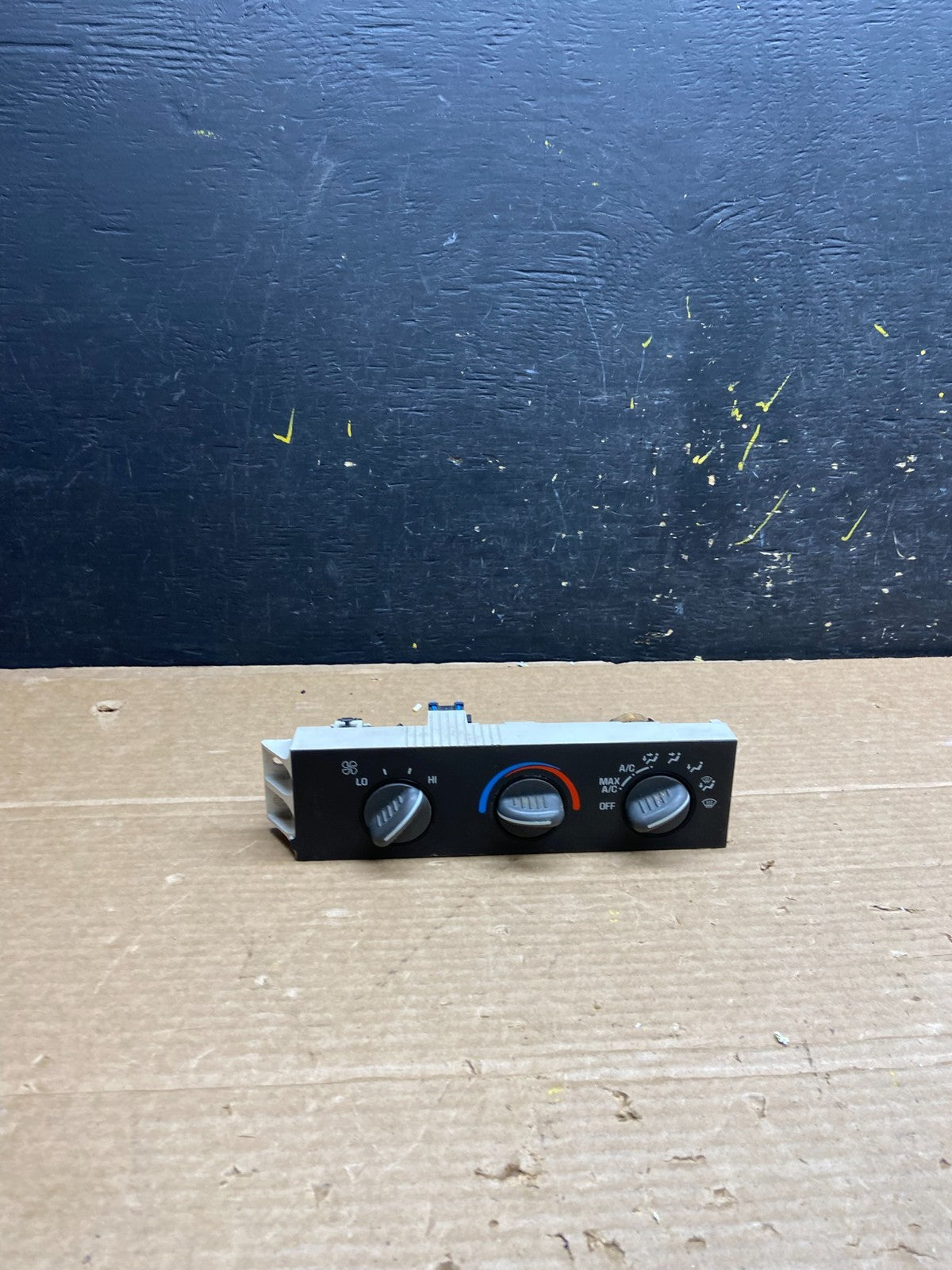 2001 - 2007 GMC Chevrolet Express 1500 Climate Control A/C W1588 DG0