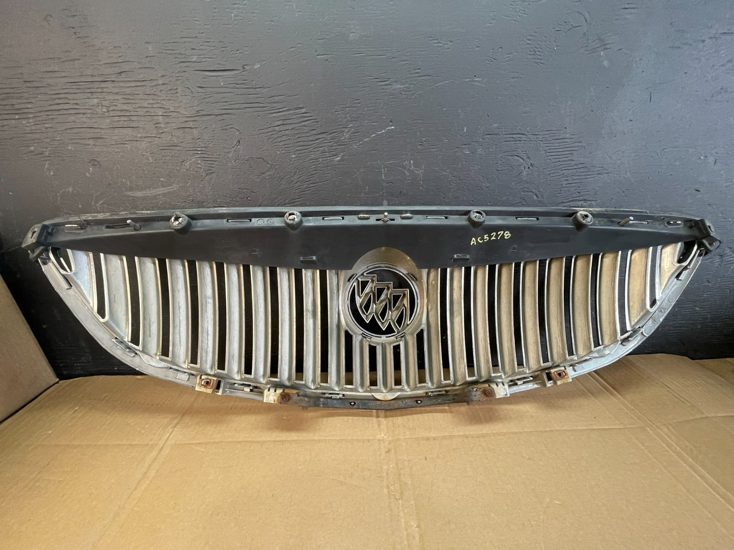 2008 to 2012 Buick Enclave Front Upper Grill Grille AC5278 DG3