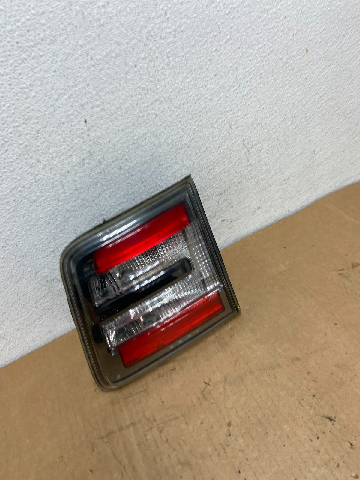 2013 to 2016 GMC Acadia Right Passenger RH Side Inner Tail Light AC8502 DW2