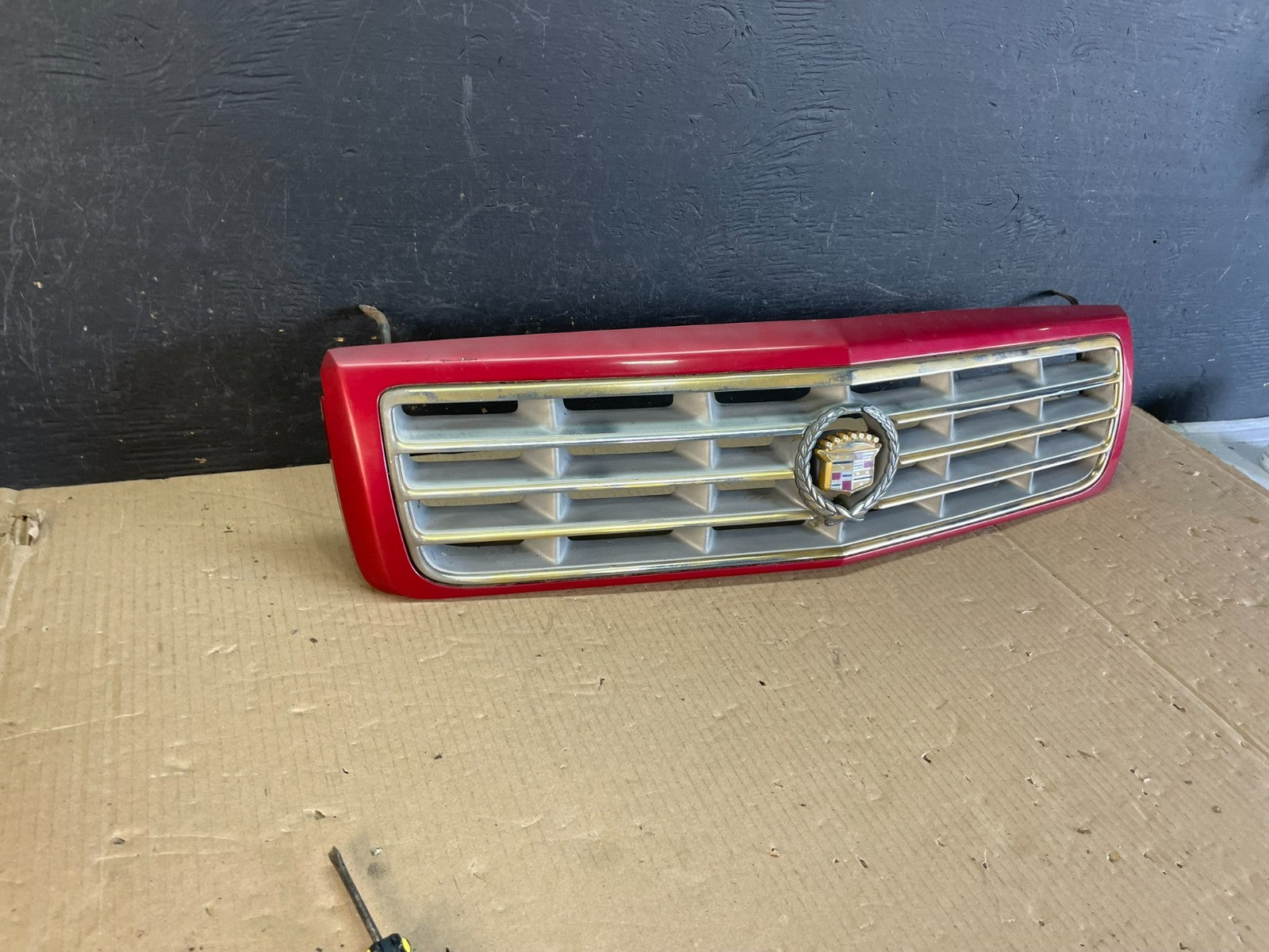1995 to 2002 Cadillac Eldorado Front Upper Grill Grille AE3650 DG2