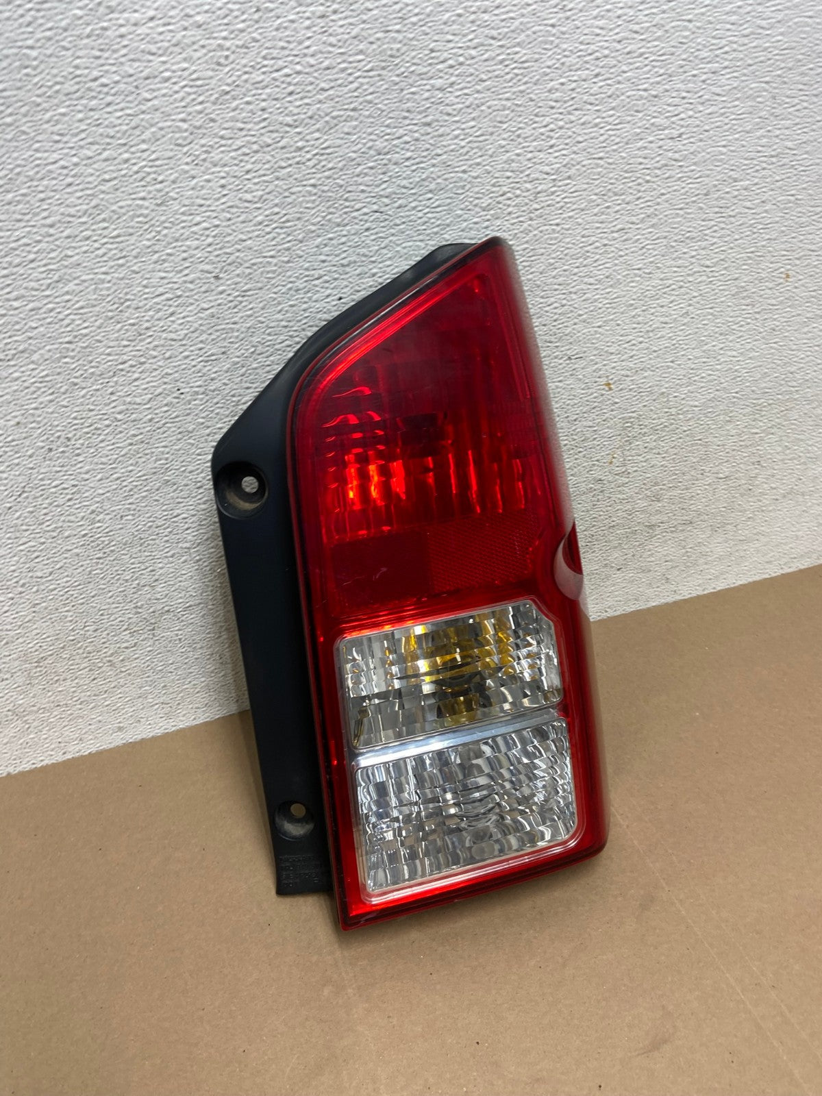 2005 to 2012 Nissan Pathfinder Right Passenger RH Side Tail Light AE6620 LK2