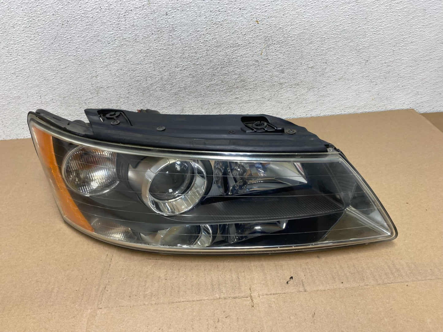 2006-2008 Hyundai Sonata Right Passenger Rh Side Headlight Halogen AE6637 DW0