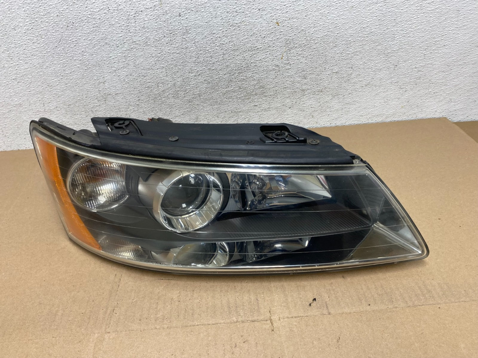 2006-2008 Hyundai Sonata Right Passenger Rh Side Headlight Halogen AE6637 DW0