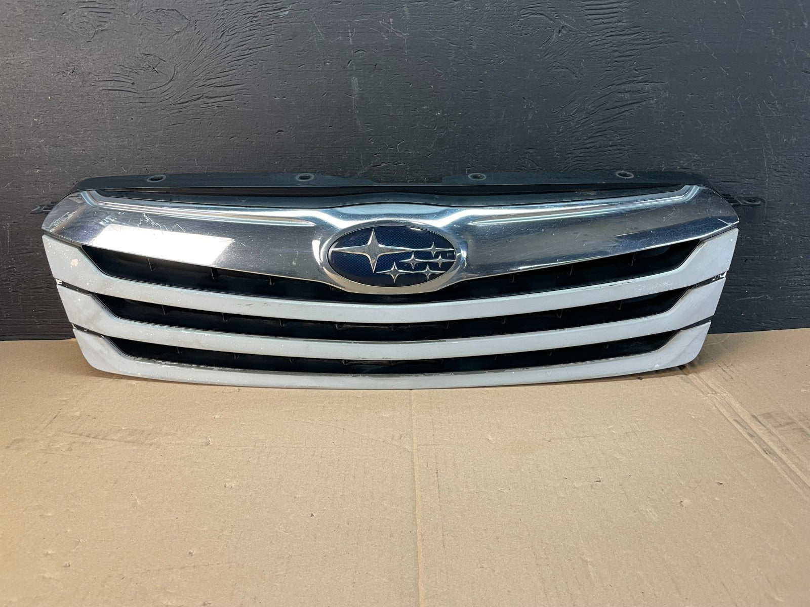 2010 to 2012 Subaru Legacy Outback Wagon Front Grill Grille AD8402 DG0