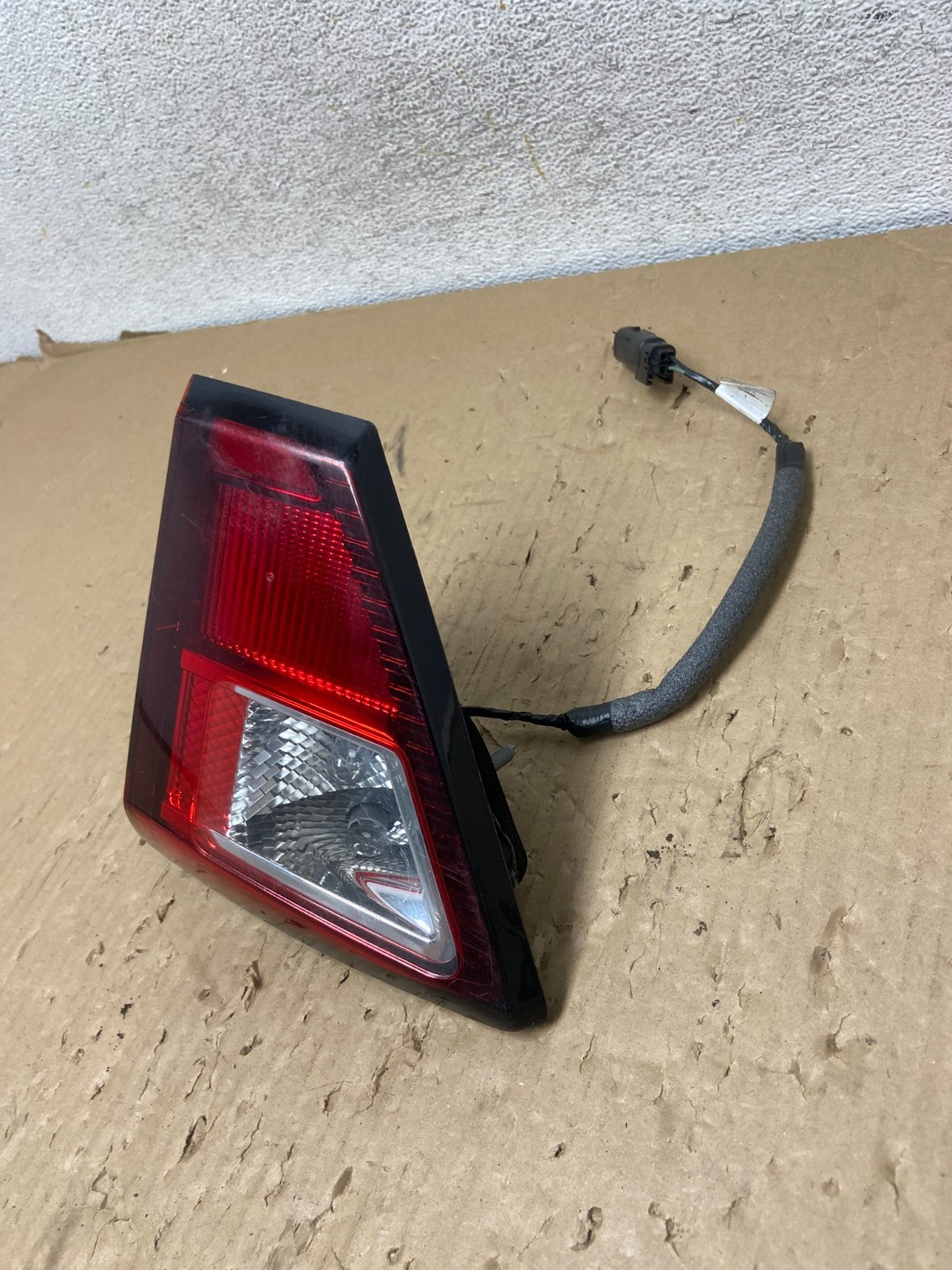 2017 2018 2019 Ford Escape Right Passenger RH Side Inner Tail Light AH2817 DG2