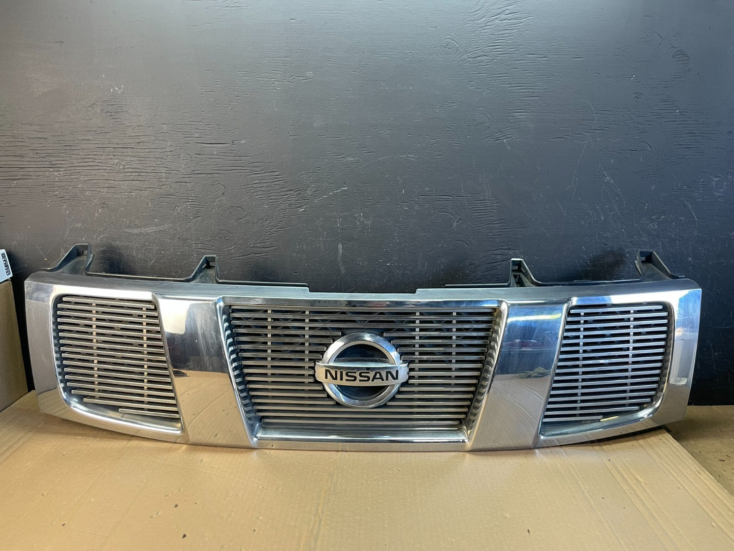 2004 to 2007 Nissan Titan Armada Front Upper Grill Grille AC9746 DG0