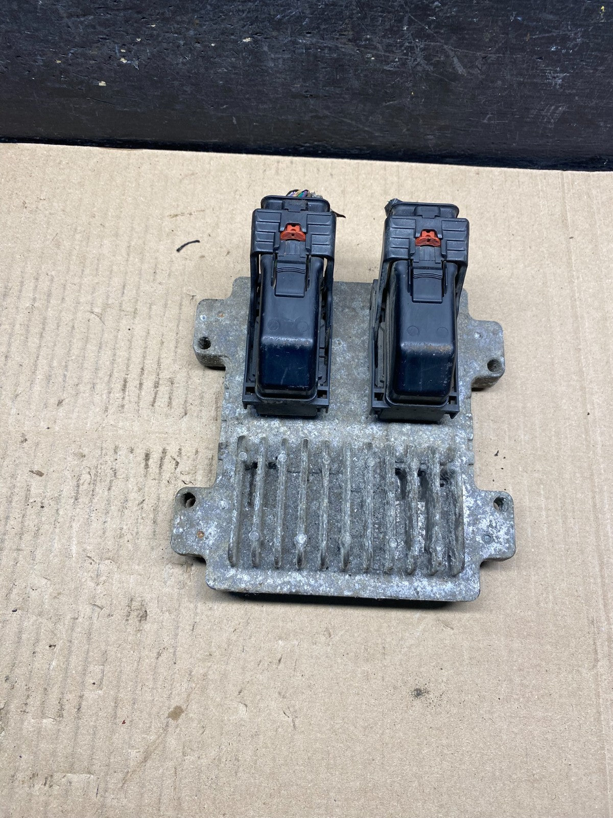 2010 to 2013 Chevrolet Silverado Yukon Engine Control Module ECM ECU ai7359 DG0