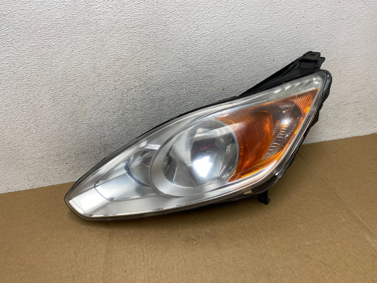 2013 to 2016 Ford C-MAX Left Driver LH Side Headlight AF9498 DW0