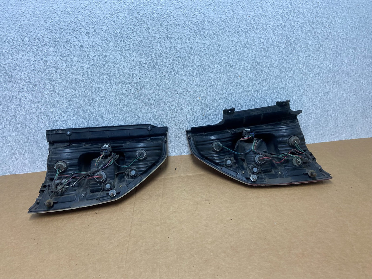 2001-2002 Mitsubishi Montero Left+Right Set Tail Lights AD4416 DG7