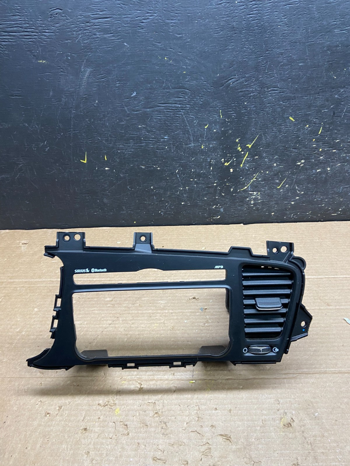 2011 2012 2013 Kia Optima Front  Dash Radio Bezel Trim Air Vent OEM W1782 DG0